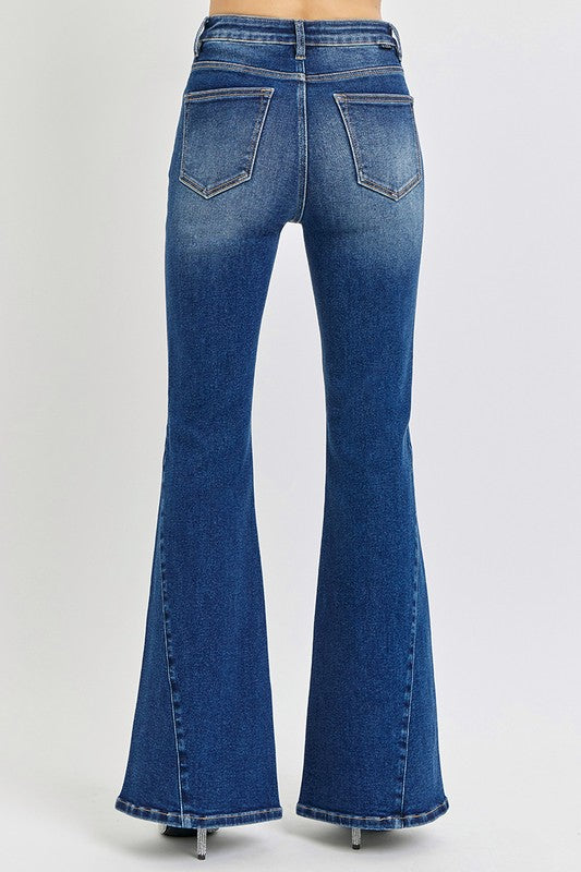 Distressed Button-Fly Flare Jeans are a fashionable ripped design with front cardigan buttons. These pants blend modern and casual style, showing a unique charm. Flared leg interprets vintage fashion, while the ripped design adds a sense of personal fashion. The comfortable fabric and fitted cut make these jeans an eye-catching piece for your casual everyday wear. Whether it is paired with sneakers, heels or boots, it can show a cool style.
Features: Basic style, Pocketed, Distressed, Buttoned
Stretch: Sli