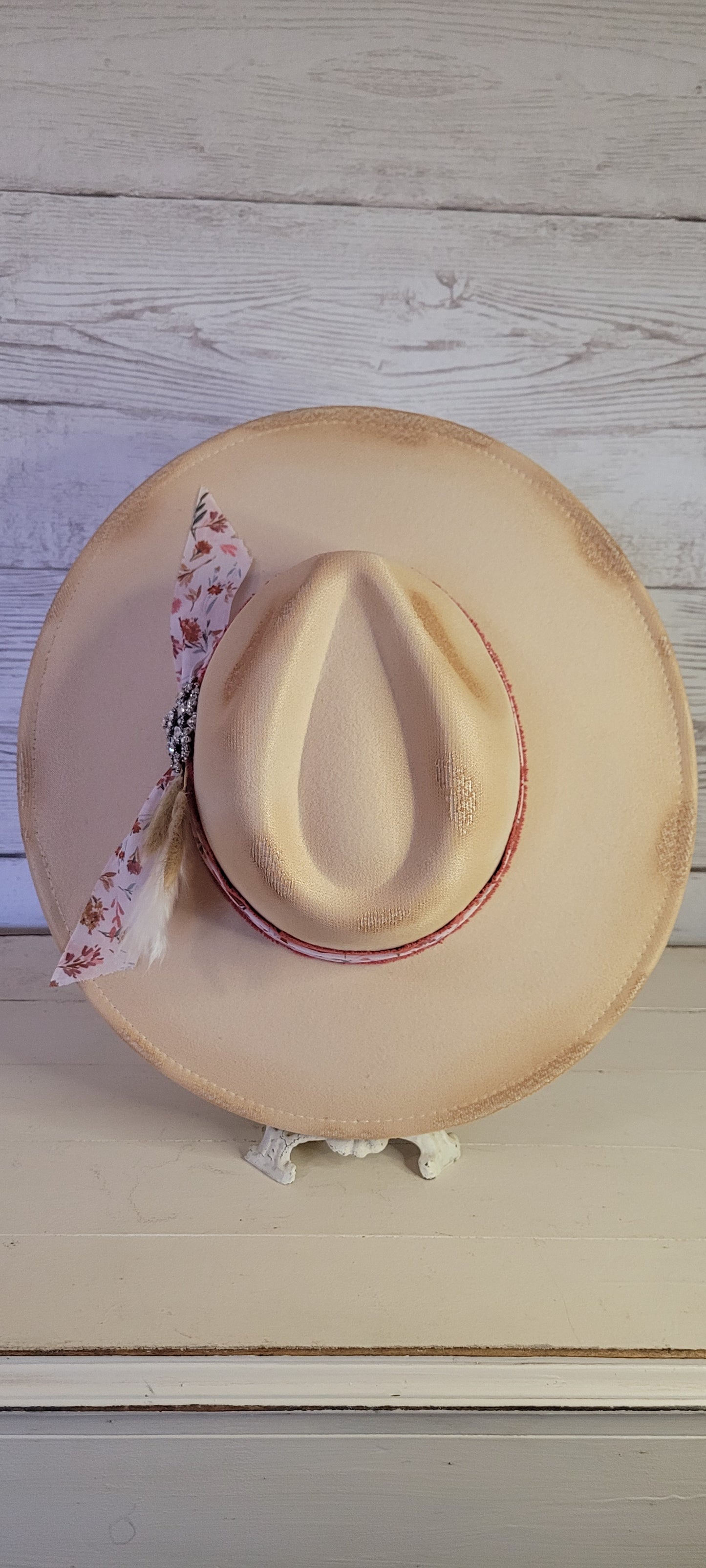 Lace ribbon, sheer floral ribbon, cattails, pampas & rhinestone brooch Felt hat Flat brim 65% polyester and 35% cotton Ribbon drawstring for hat size adjustment Head Circumference: 24" Crown Height: 5" Brim Length: 15.75" Brim Width: 14.5" Branded & numbered inside crown Custom designed by Kayla