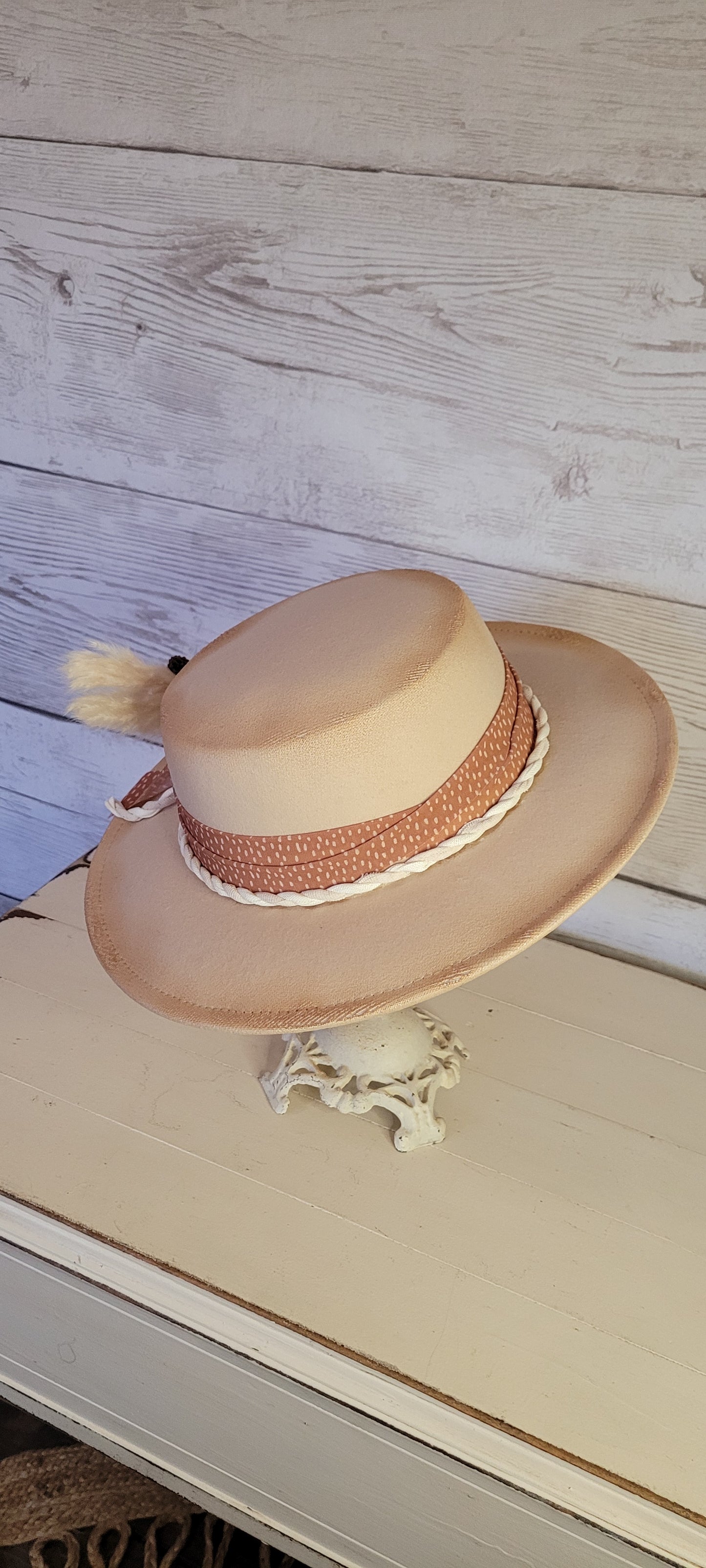 Sheer ribbon, natural gauze rope, pine cones & pampas Felt hat Flat brim 100% polyester Ribbon drawstring for hat size adjustment Head Circumference: 24" Crown Height: 3.5" Brim Length: 13.5" Brim Width: 12.75" Branded & numbered inside crown Custom burned by Kayla