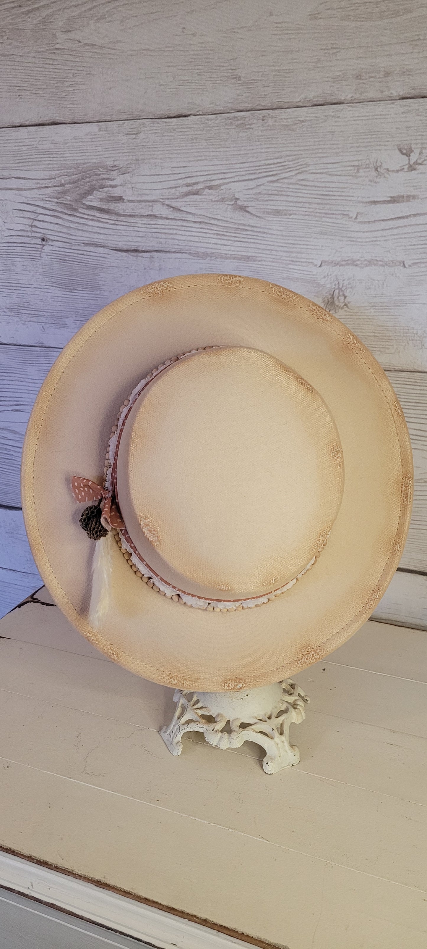 Sheer ribbon, flower ribbon, wooden bead band, pine cones & pampas Felt hat Flat brim 100% polyester Ribbon drawstring for hat size adjustment Head Circumference: 24" Crown Height: 3.5" Brim Length: 13.5" Brim Width: 12.75" Branded & numbered inside crown Custom burned by Kayla