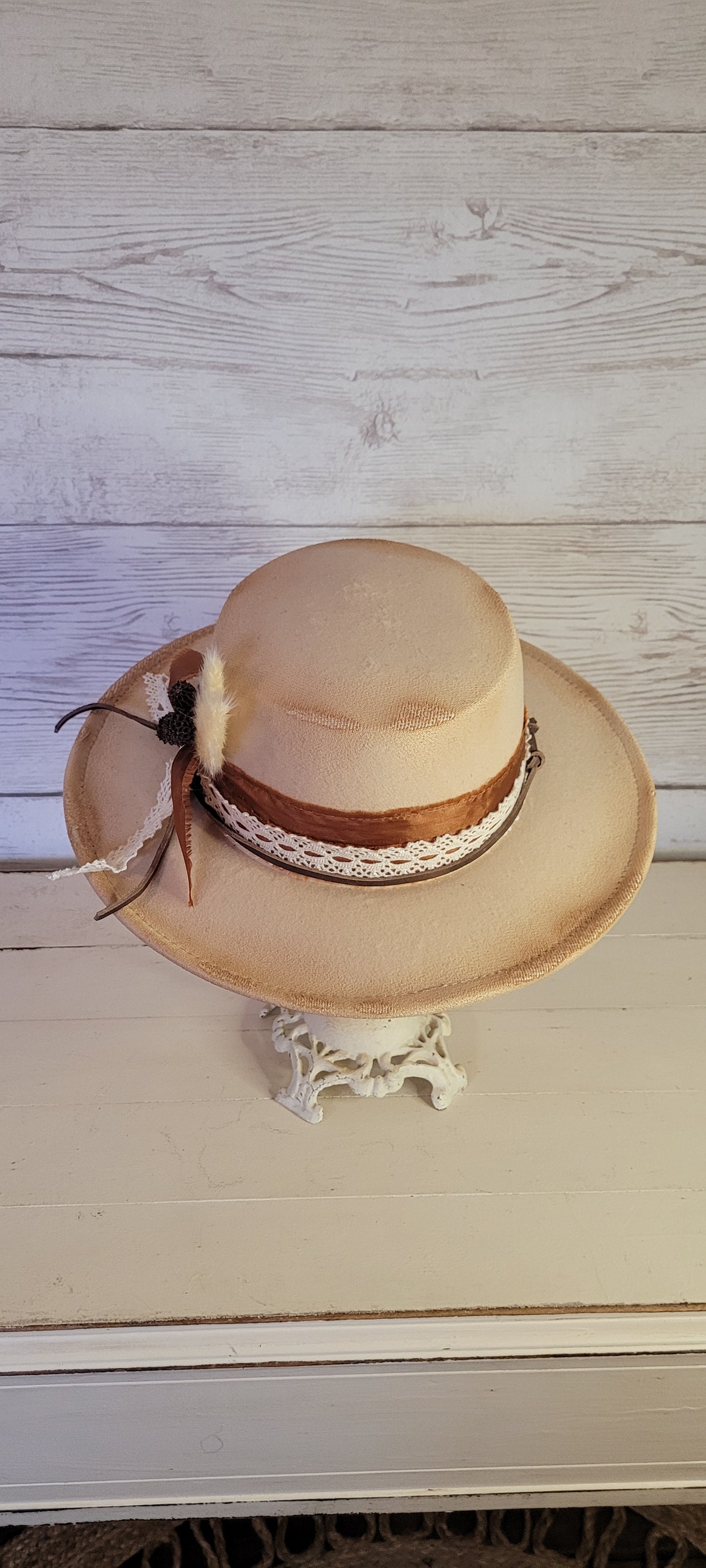 Lace ribbon, frayed lace ribbon, leather band, pampas, pine cones Felt hat Flat brim 100% polyester Ribbon drawstring for hat size adjustment Head Circumference: 24" Crown Height: 3.5" Brim Length: 13.5" Brim Width: 12.75" Branded & numbered inside crown Custom burned & engraved by Kayla