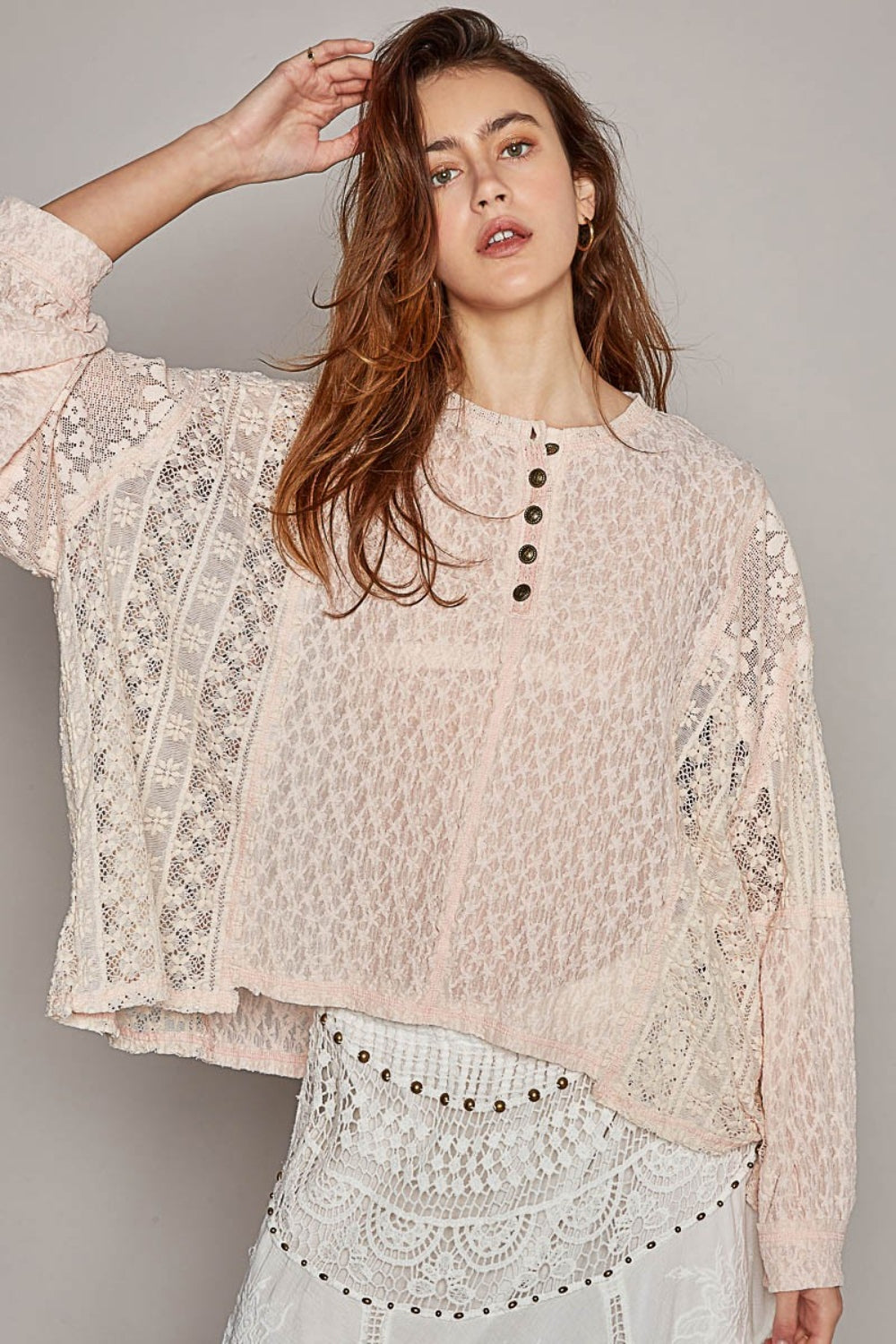 The round neck top with placket, straight sleeves, and a relaxed fit in acrylic sweater material is a cozy and stylish choice for cooler weather. The outseam edge detail and pointed solid pattern add a modern twist to the design, creating a chic and sophisticated look. S-L-