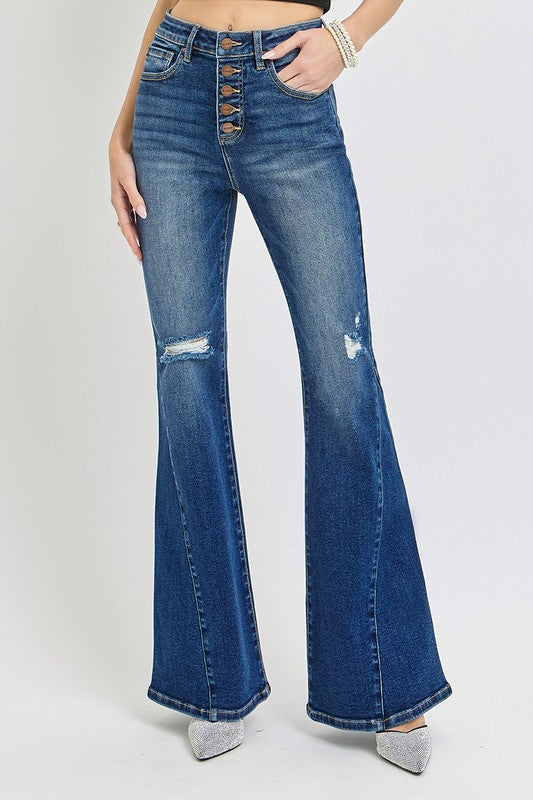 Distressed Button-Fly Flare Jeans are a fashionable ripped design with front cardigan buttons. These pants blend modern and casual style, showing a unique charm. Flared leg interprets vintage fashion, while the ripped design adds a sense of personal fashion. The comfortable fabric and fitted cut make these jeans an eye-catching piece for your casual everyday wear. Whether it is paired with sneakers, heels or boots, it can show a cool style.
Features: Basic style, Pocketed, Distressed, Buttoned
Stretch: Sli