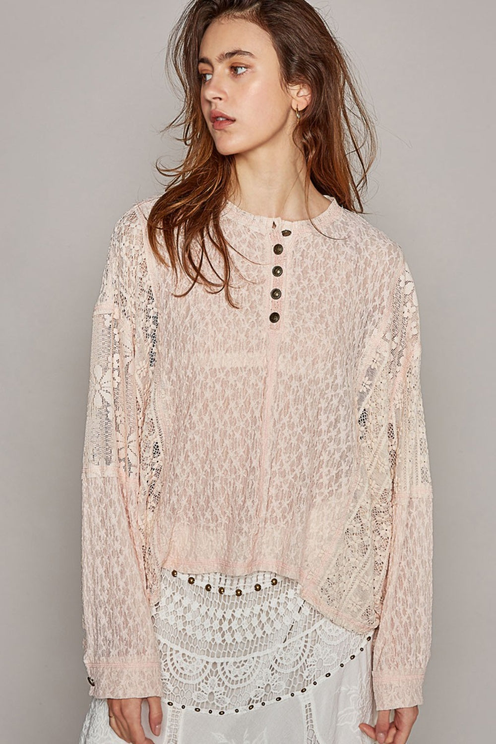 The round neck top with placket, straight sleeves, and a relaxed fit in acrylic sweater material is a cozy and stylish choice for cooler weather. The outseam edge detail and pointed solid pattern add a modern twist to the design, creating a chic and sophisticated look. S-L
