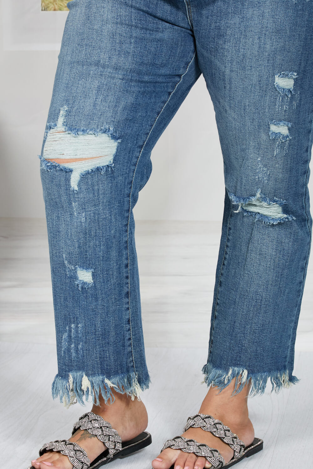 These straight leg jeans really amplify the "undone" look that you're trying to achieve. Not only do these jeans have distressing details throughout the body of the jeans, and at the hem, but also at the waist! To emphasize that unique feature, wear these jeans with a crop top. These are a medium wash. Sizes 5-11.
