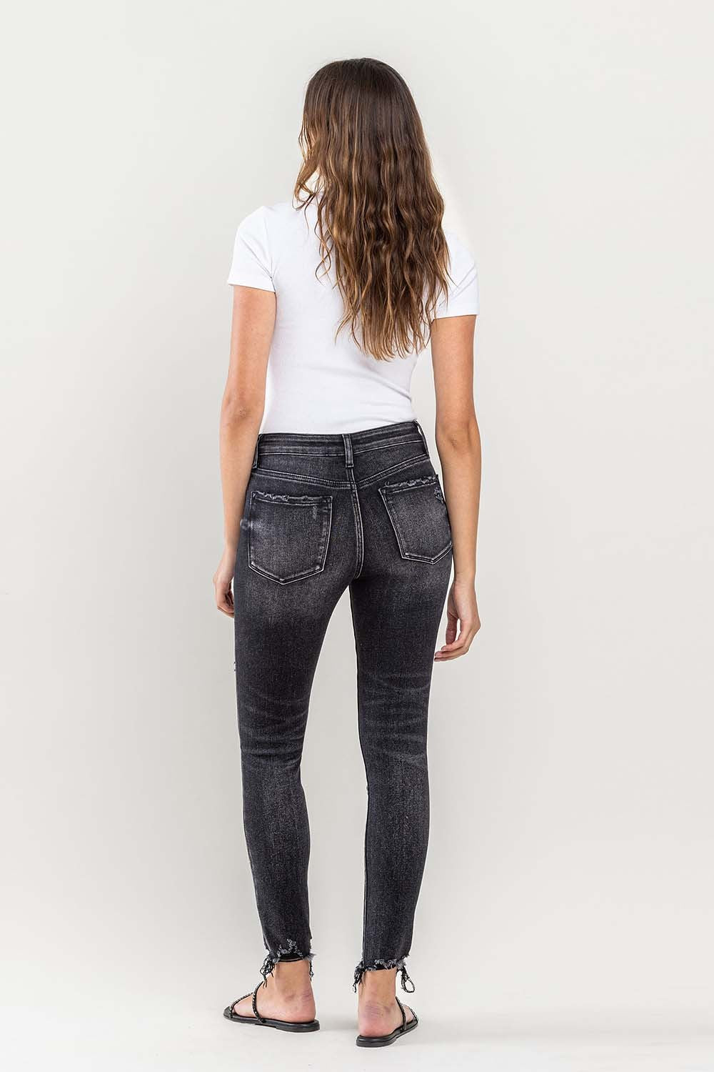 These raw hem cropped skinny jeans are a must-have for any fashion-forward individual. The raw hem adds a touch of edge to the classic skinny jeans silhouette. The cropped length is perfect for showcasing your favorite footwear. 24-32