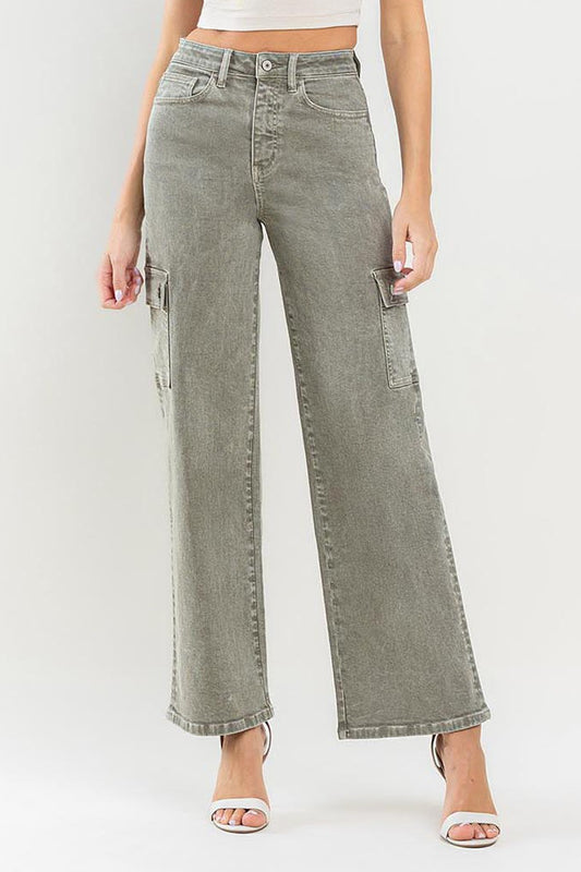 These '90s Super High Rise Loose Cargo Jeans are the epitome of vintage cool. With their ultra-high waist and loose fit, they offer a relaxed and comfortable style. The cargo pockets add an extra touch of utility and functionality.  24-32
