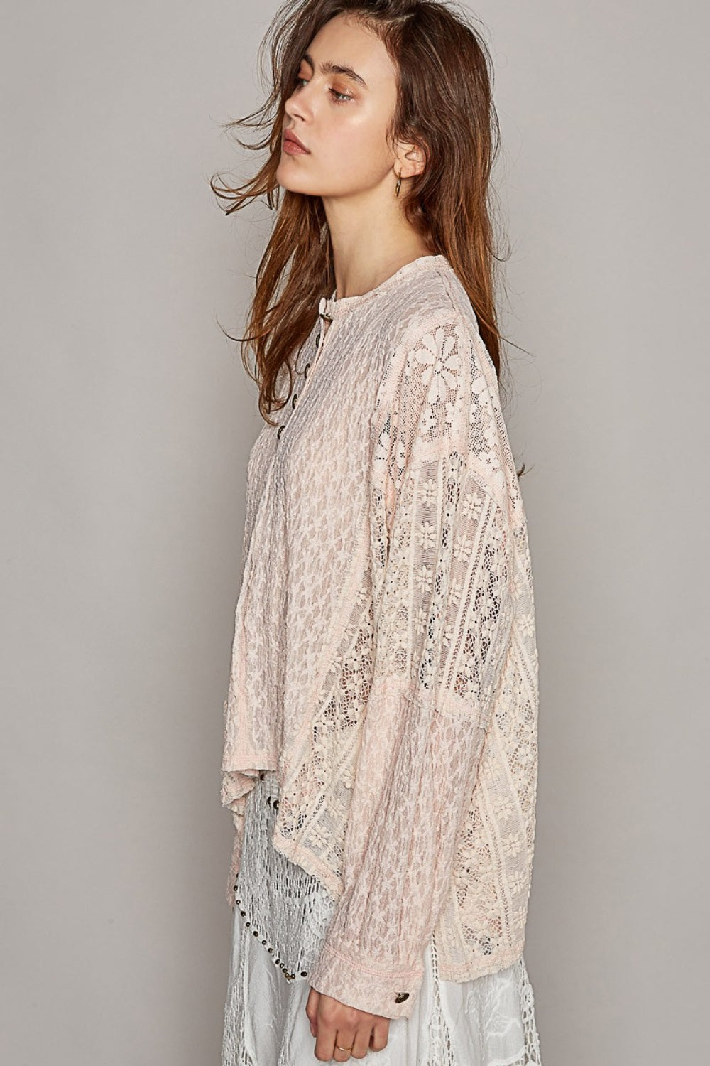 The round neck top with placket, straight sleeves, and a relaxed fit in acrylic sweater material is a cozy and stylish choice for cooler weather. The outseam edge detail and pointed solid pattern add a modern twist to the design, creating a chic and sophisticated look. S-L