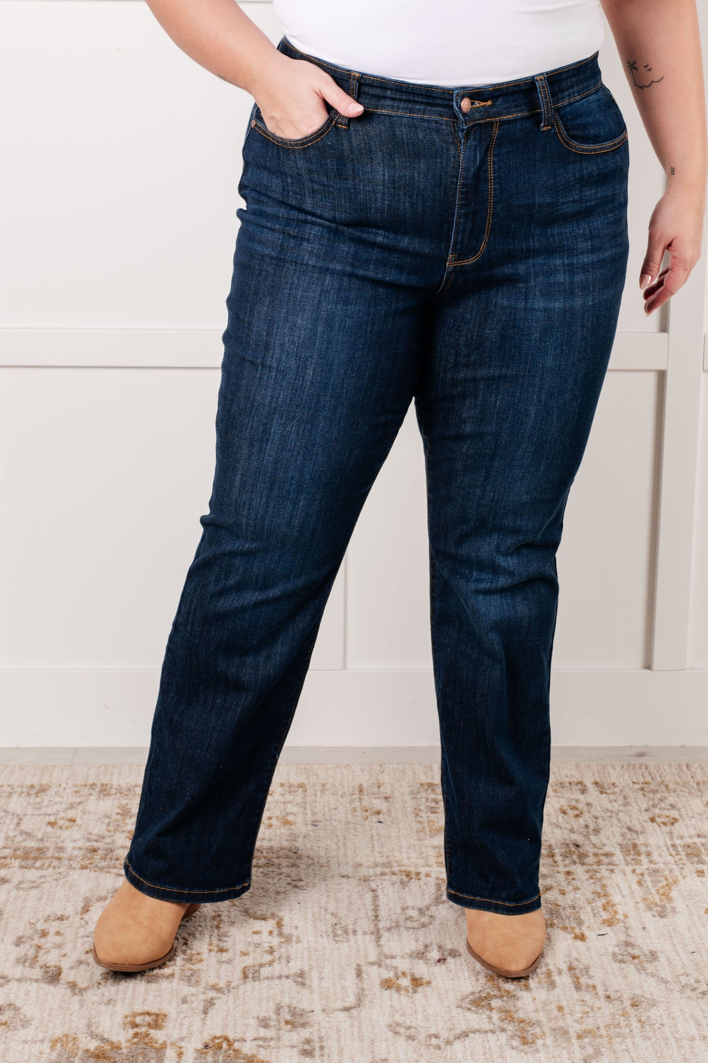 Judy Blue
High Rise
Zip Fly
Dark Wash
4-Way Stretch
Non-Distressed
52% Cotton, 23% Polyester, 22% Rayon, 3% Spandex
True to Judy Blue Sizing