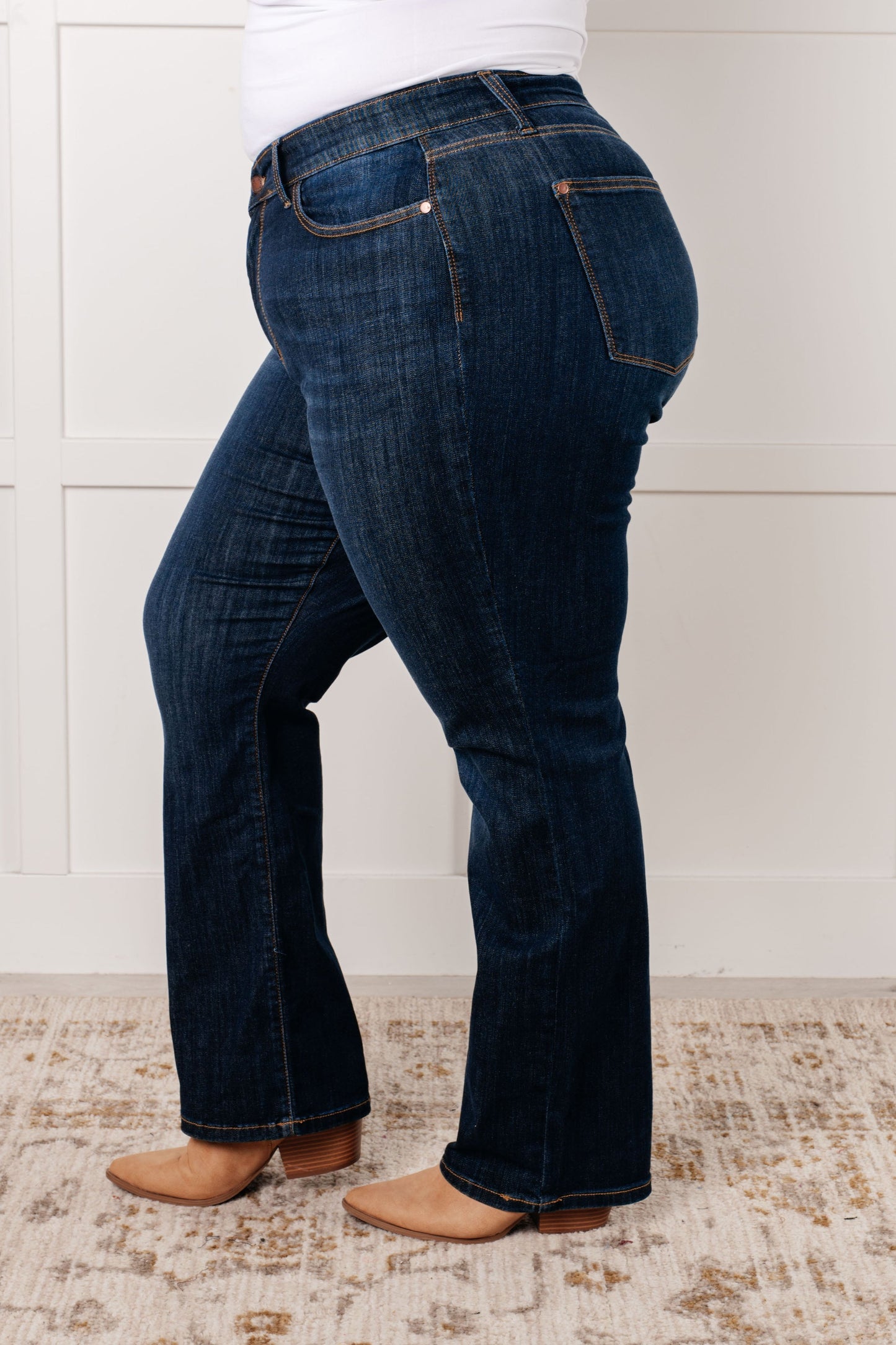 Judy Blue
High Rise
Zip Fly
Dark Wash
4-Way Stretch
Non-Distressed
52% Cotton, 23% Polyester, 22% Rayon, 3% Spandex
True to Judy Blue Sizing
