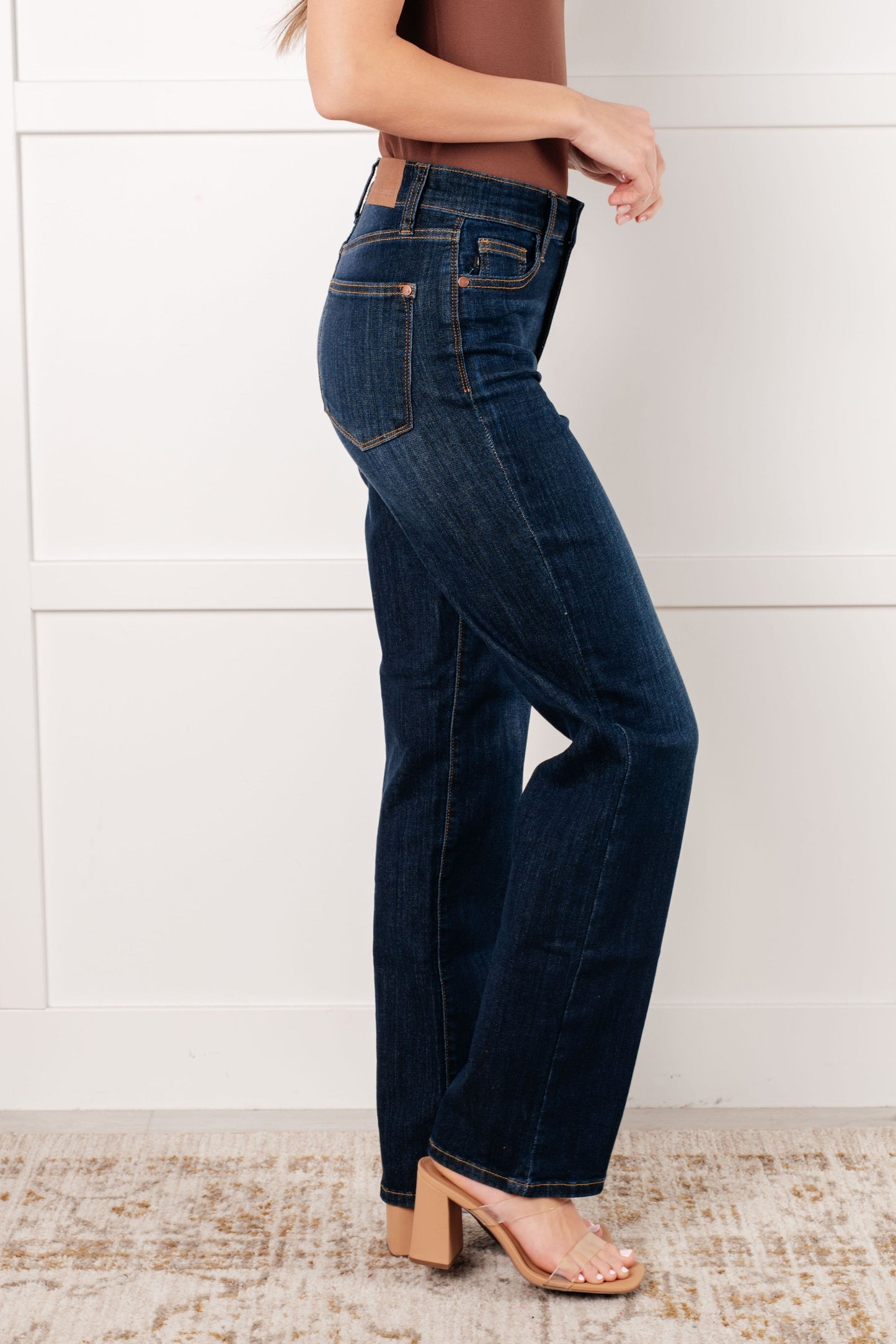 Judy Blue
High Rise
Zip Fly
Dark Wash
4-Way Stretch
Non-Distressed
52% Cotton, 23% Polyester, 22% Rayon, 3% Spandex
True to Judy Blue Sizing