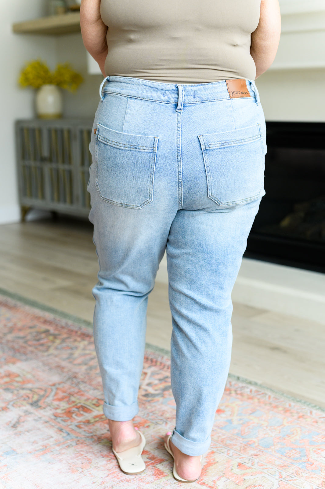 Get a retro-inspired look with our Cooper High Rise Vintage Denim Jogger! This jogger features a high rise design and a light wash for a vintage feel. The self-tie drawstring adds a touch of style, perfect for any casual outing. 0-24w