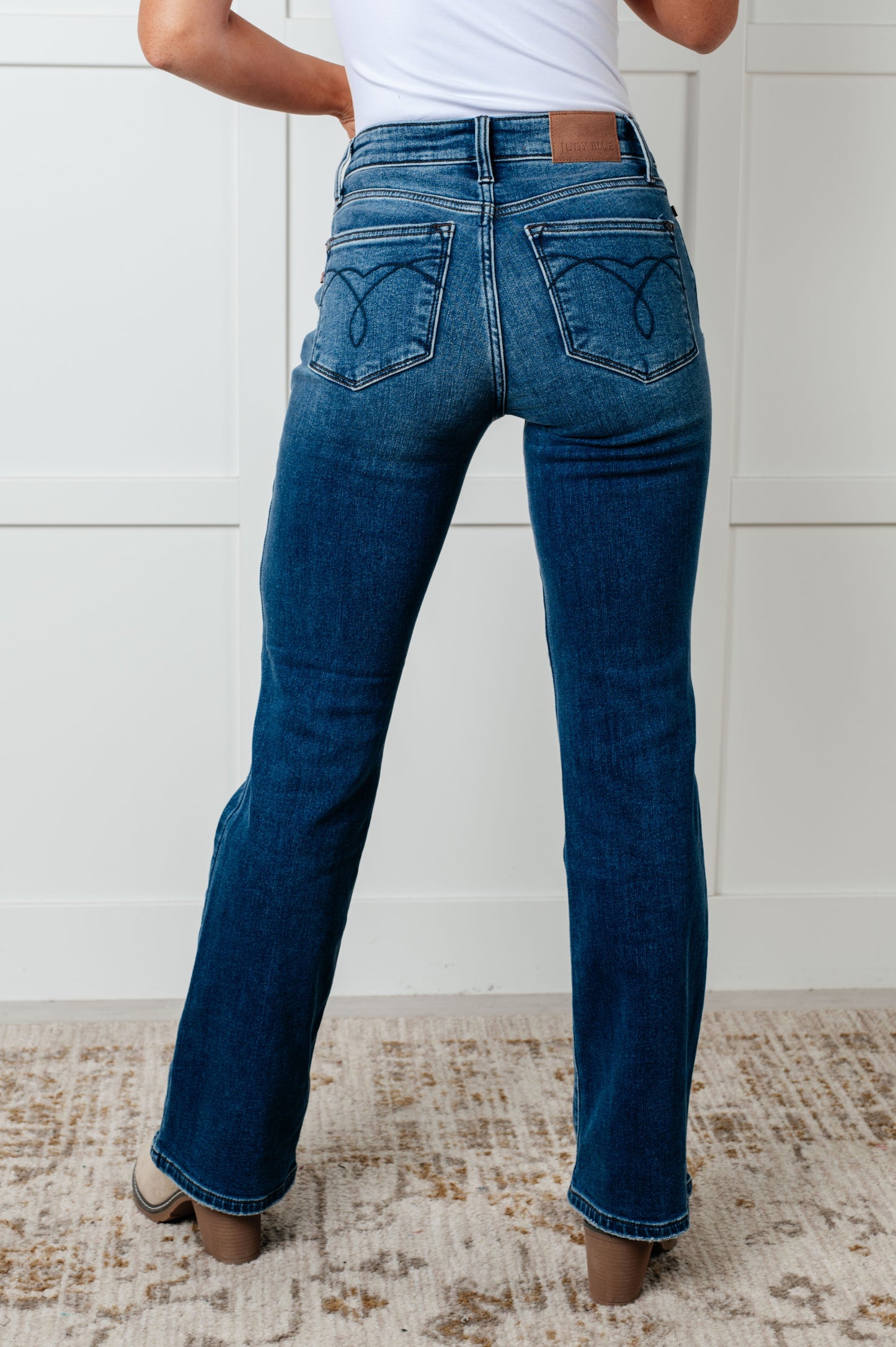 The brushed fibers in the denim trap warm air for insulation and helps keep you warm during the colder seasons!
Judy Blue
High Rise
Zip Fly
Thermal Lining
Dark Wash
4-Way Stretch
Non-Distressed
93.7% Cotton, 5% Polyester, 1.3% Spandex
True to Judy Blue Sizing