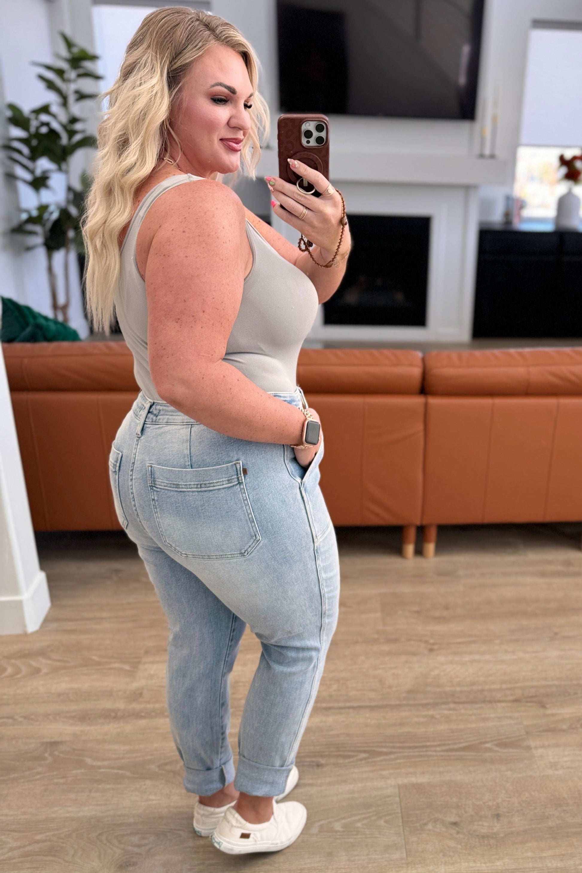 Get a retro-inspired look with our Cooper High Rise Vintage Denim Jogger! This jogger features a high rise design and a light wash for a vintage feel. The self-tie drawstring adds a touch of style, perfect for any casual outing. 0-24w