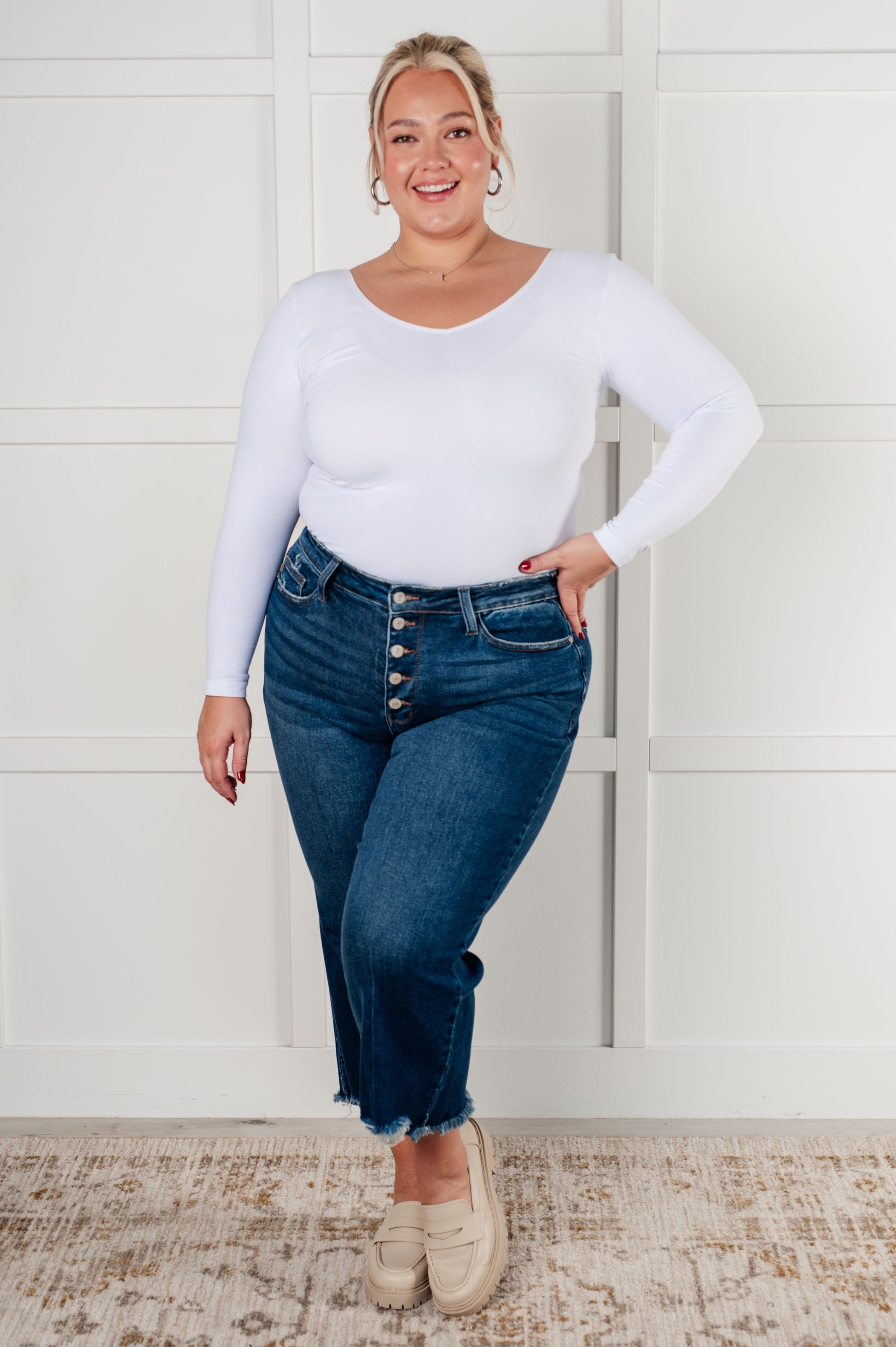 Judy Blue
High Rise
Button Fly
Dark Wash
4-Way Stretch
Wide Leg Crop
Raw Hem
94% Cotton, 5% Polyester, 1% Spandex
True to Judy Blue Sizing