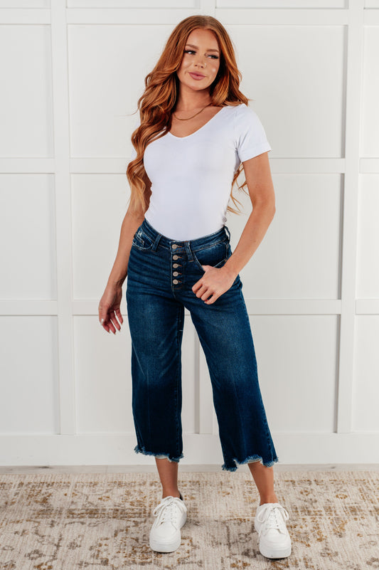 Judy Blue
High Rise
Button Fly
Dark Wash
4-Way Stretch
Wide Leg Crop
Raw Hem
94% Cotton, 5% Polyester, 1% Spandex
True to Judy Blue Sizing