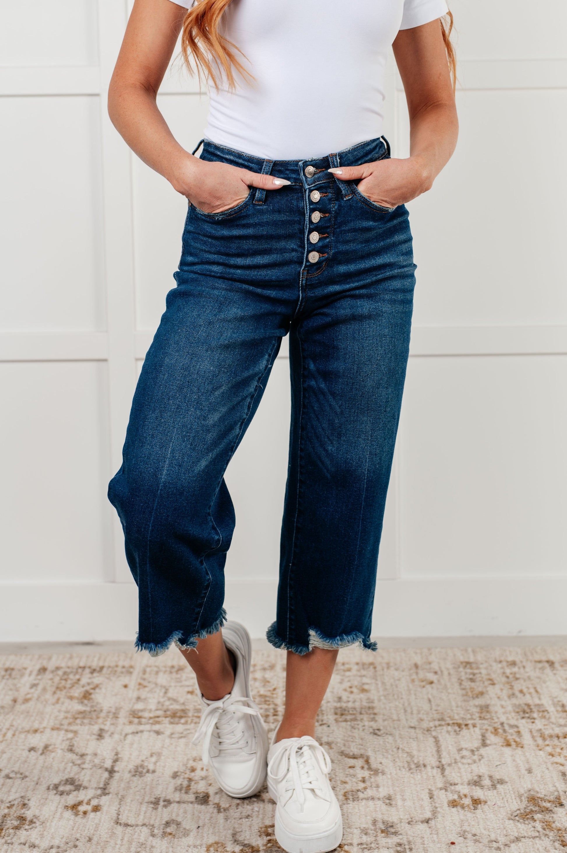 Judy Blue
High Rise
Button Fly
Dark Wash
4-Way Stretch
Wide Leg Crop
Raw Hem
94% Cotton, 5% Polyester, 1% Spandex
True to Judy Blue Sizing