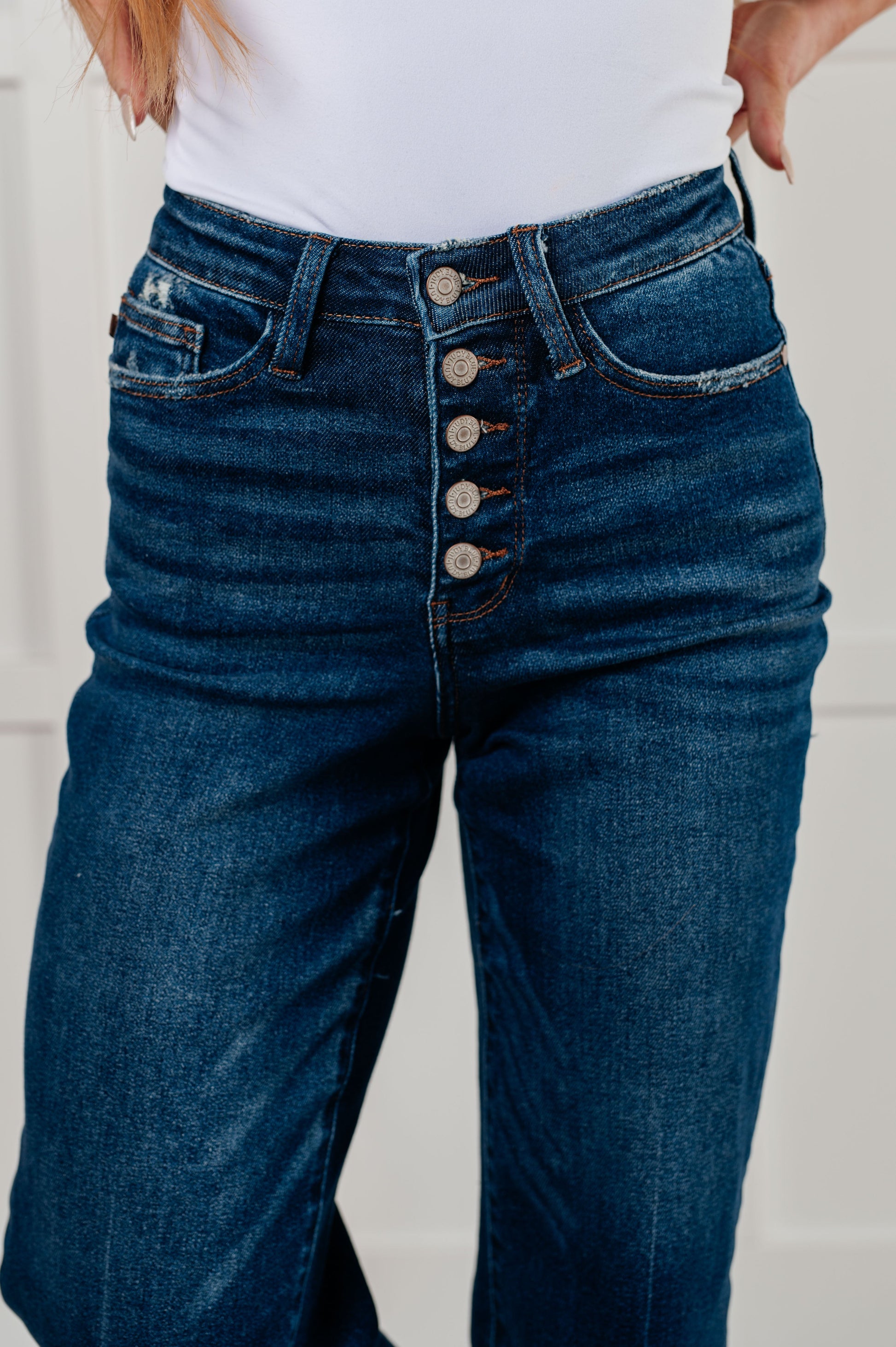 Judy Blue
High Rise
Button Fly
Dark Wash
4-Way Stretch
Wide Leg Crop
Raw Hem
94% Cotton, 5% Polyester, 1% Spandex
True to Judy Blue Sizing