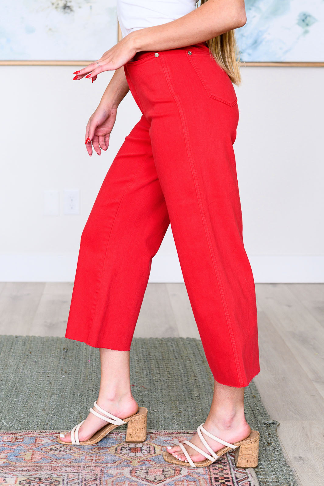 Judy Blue
High Rise
Zip Fly
Control Top
Wide Leg Crop Silhouette
Raw Hem
93% Cotton, 6% Polyester, 1% Spandex
True to Judy Blue Sizing