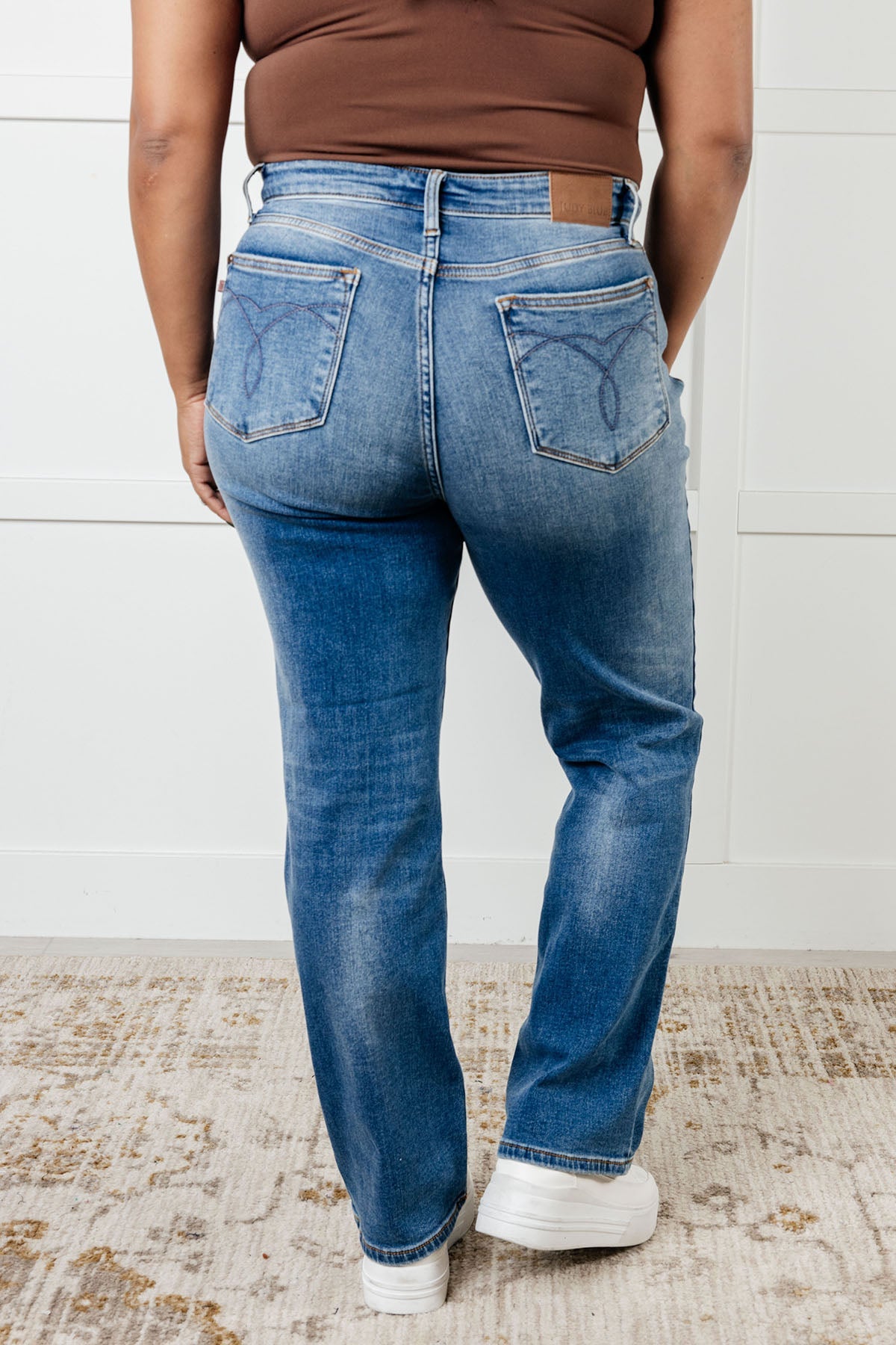 The brushed fibers in the denim trap warm air for insulation and helps keep you warm during the colder seasons!
Judy Blue
High Rise
Zip Fly
Thermal Lining
Medium Wash
4-Way Stretch
Non-Distressed
93.7% Cotton, 5% Polyester, 1.3% Spandex
True to Judy Blue Sizing