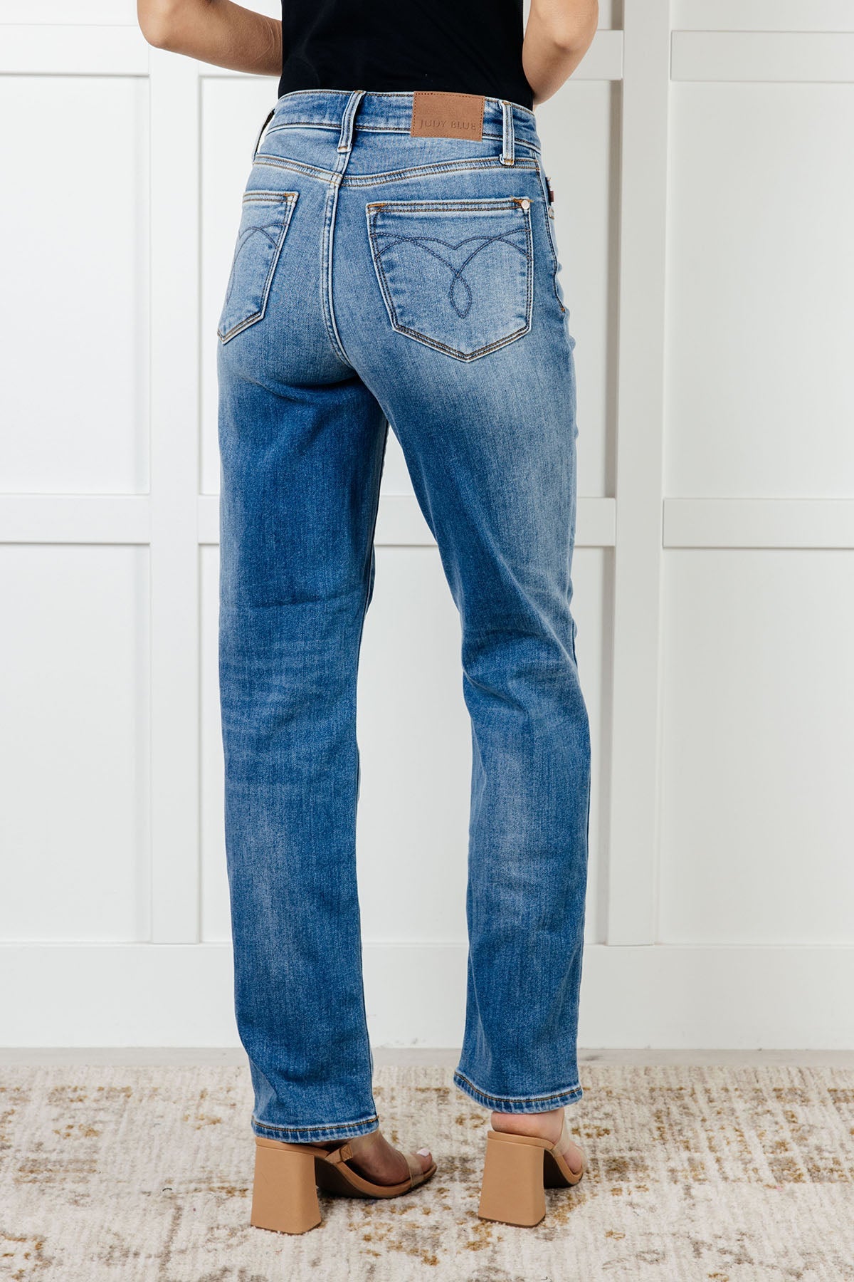 The brushed fibers in the denim trap warm air for insulation and helps keep you warm during the colder seasons!
Judy Blue
High Rise
Zip Fly
Thermal Lining
Medium Wash
4-Way Stretch
Non-Distressed
93.7% Cotton, 5% Polyester, 1.3% Spandex
True to Judy Blue Sizing