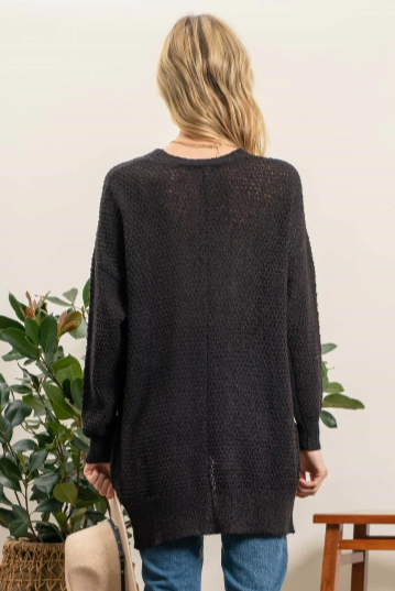 Meet Lizzy – the lightweight, pocket-equipped cardigan designed to keep you warm with style. She's an undercover superhero of sorts, blending effortlessly into any wardrobe and helping you save the day whenever the temperature drops! Perfect for those days when you need an extra layer but don't want the bulk.