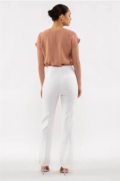 Step out in style with the "Roxie Sienna" top! Featuring a flattering V-neckline with lace edge and stylish short dolman sleeves, you'll be ready for the day without any extra effort. Who said looking great can't be effortless?