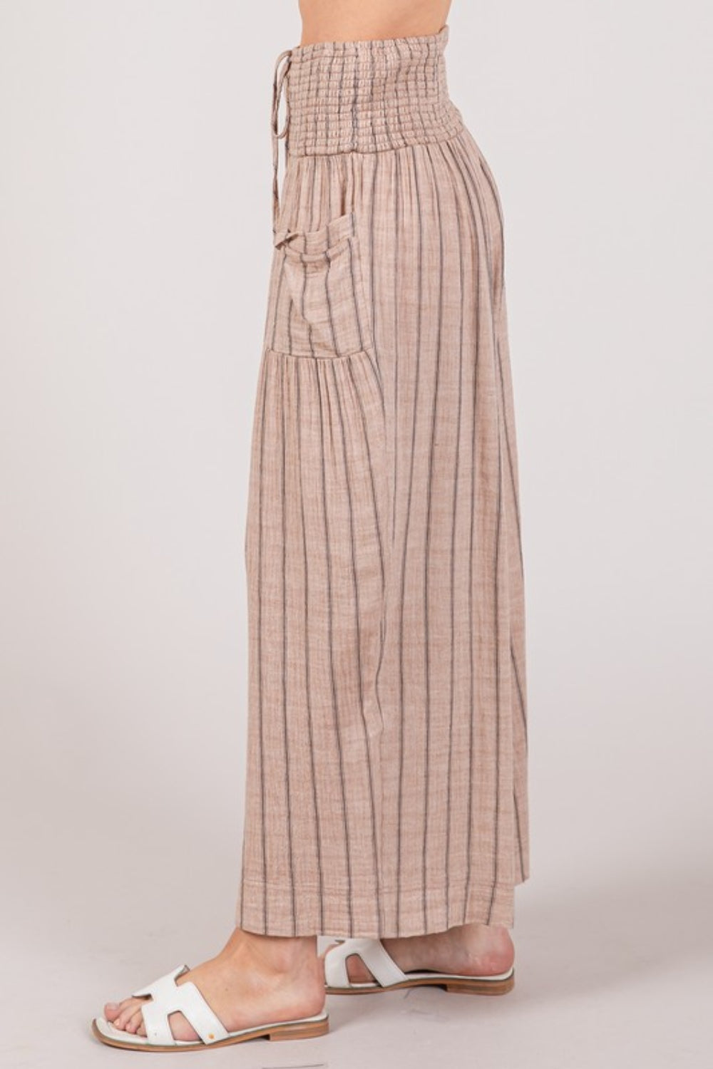 The Cotton Gauze Wash Stripe Pants are a comfortable and stylish choice for a casual and laid-back look. These pants feature a breathable cotton gauze fabric with a washed stripe pattern, adding a touch of texture and interest to your outfit.