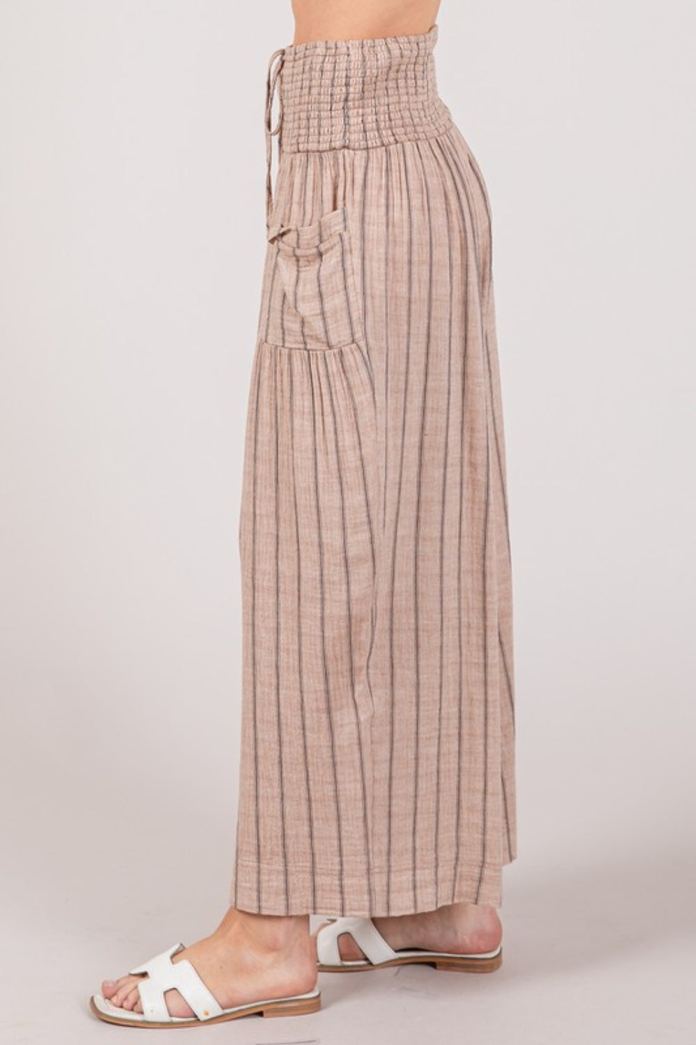 The Cotton Gauze Wash Stripe Pants are a comfortable and stylish choice for a casual and laid-back look. These pants feature a breathable cotton gauze fabric with a washed stripe pattern, adding a touch of texture and interest to your outfit. 