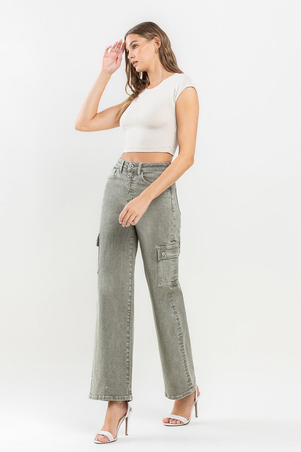These '90s Super High Rise Loose Cargo Jeans are the epitome of vintage cool. With their ultra-high waist and loose fit, they offer a relaxed and comfortable style. The cargo pockets add an extra touch of utility and functionality.  24-32