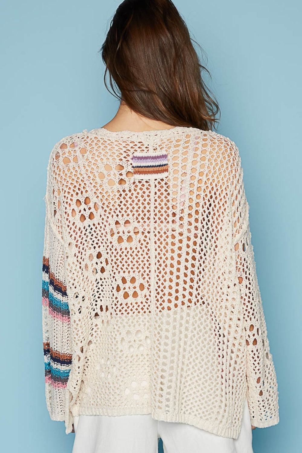 The round neck top with placket, straight sleeves, and a relaxed fit in acrylic sweater material is a cozy and stylish choice for cooler weather. The outseam edge detail and pointed solid pattern add a modern twist to the design, creating a chic and sophisticated look. S-L