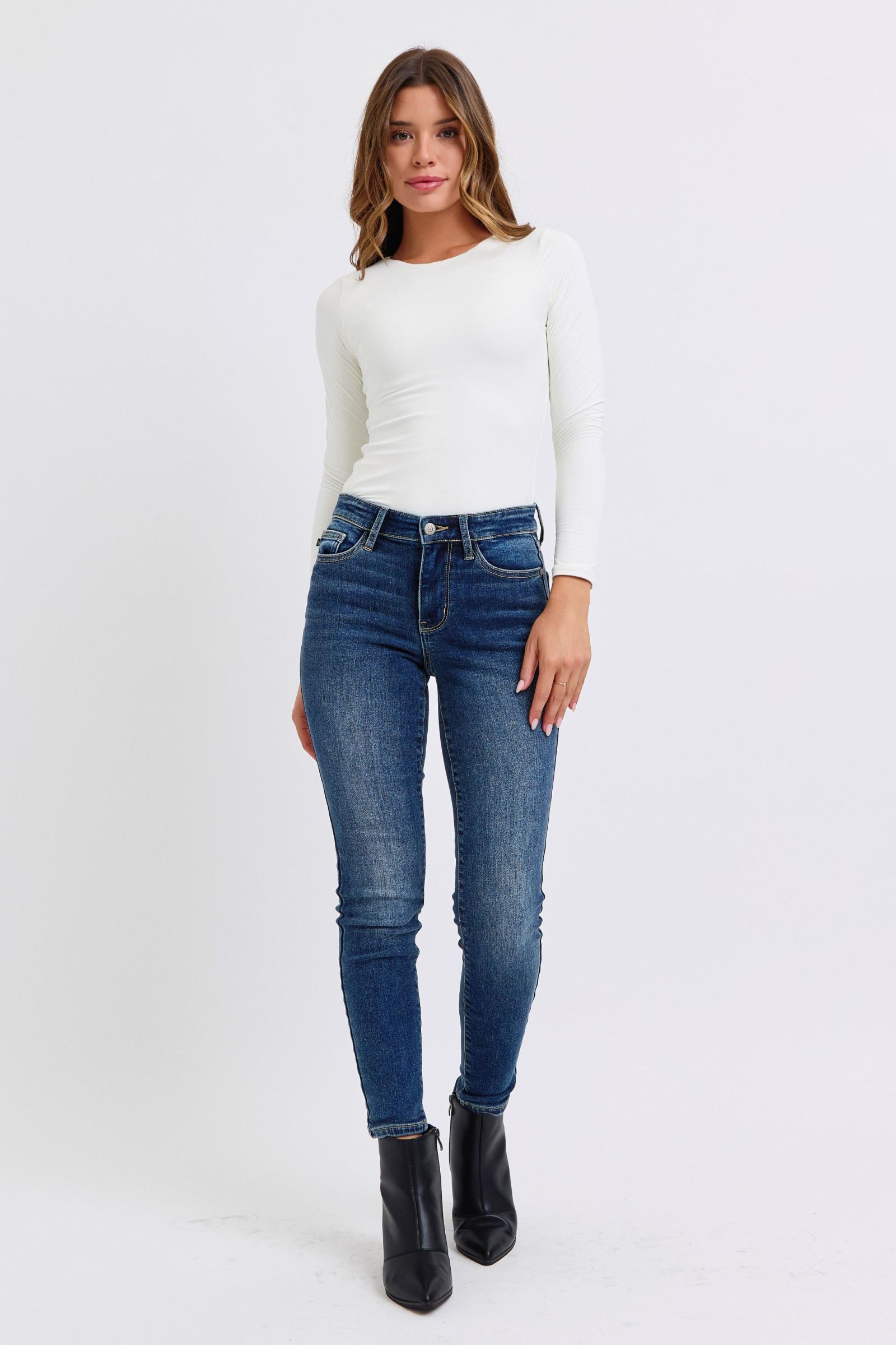 Features: Basic style
Waist line: Mid waist
Stretch: Moderate stretch
Material composition: 93.7% cotton, 5% polyester, 1.3% spandex
Care instructions: Machine wash cold. Tumble dry low.
Product Measurements (Measurements by inches) & Size Conversion
