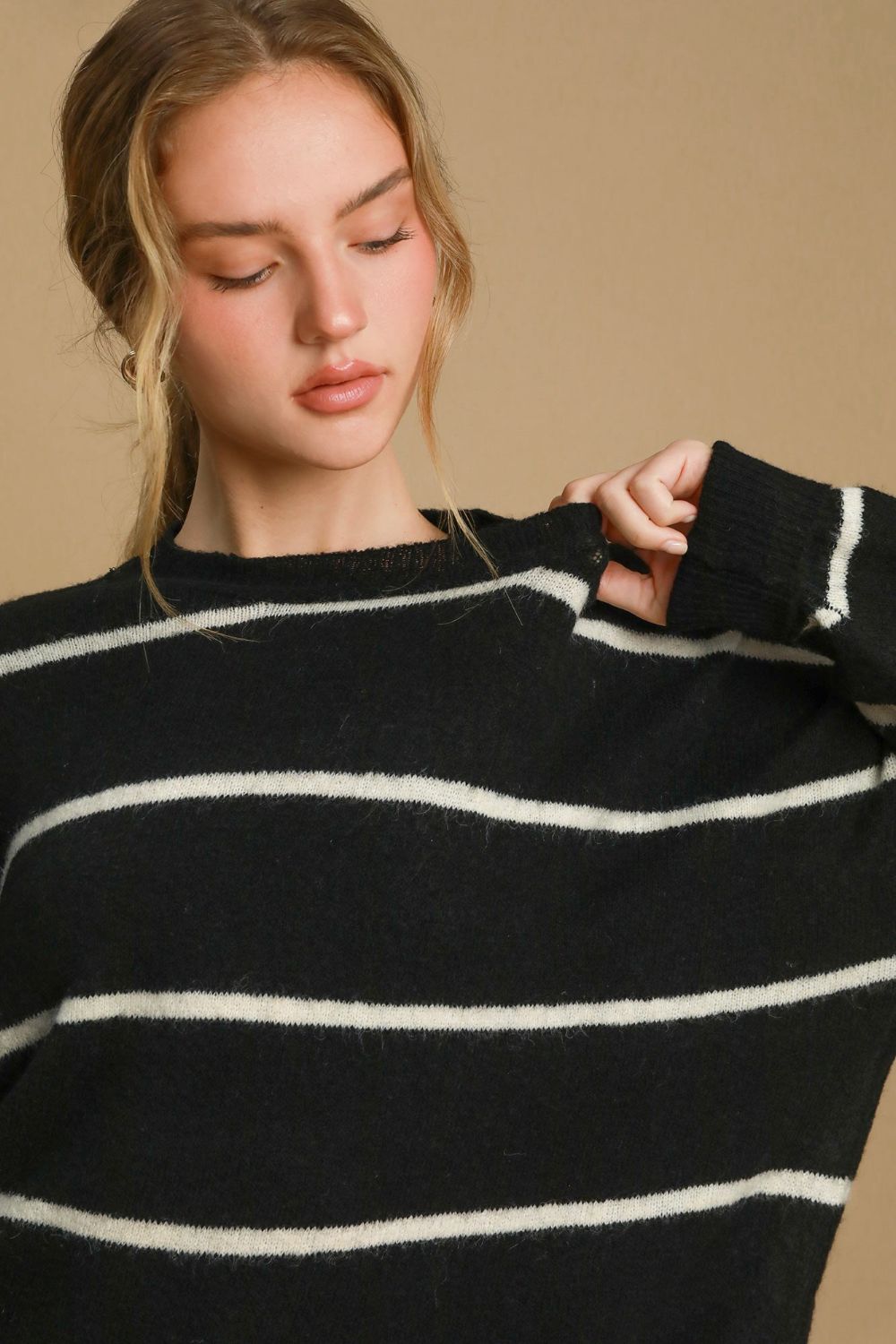 Features: Basic style, Ribbed
Stretch: Slightly stretchy
Material composition: 44% polyester, 30% acrylic, 20% nylon, 6% wool
Care instructions: Machine wash cold. Tumble dry low.
Product measurements:
S:Bust 35-36 in, Waist 27-28 in
M:Bust 37-38 in, Waist 29-30 in
L:Bust 39-40 in, Waist 31-32 in