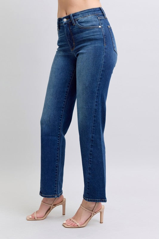 The Side Seam Detail Straight Jeans with Pockets are a contemporary take on a classic style. Featuring unique side seam detailing, these jeans add a modern twist to the timeless straight fit. The addition of pockets provides both functionality and practicality, making these jeans stylish and versatile for everyday wear. Pair them with a tucked-in blouse and heels for a sophisticated look, or dress them down with a t-shirt and sneakers for a casual vibe.
Features: Basic style
Stretch: Slightly stretchy
Mater