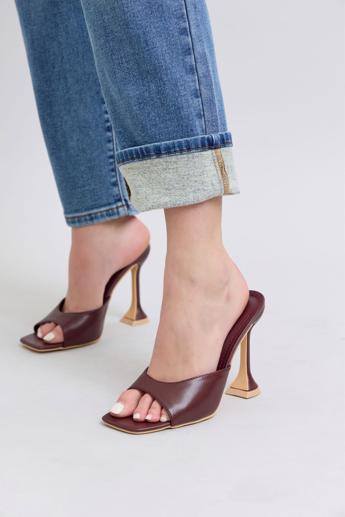 Features: Thermal Lining
Stretch: Moderate stretch
Material composition: 93.7% cotton, 5% polyester, 1.3% spandex
Care instructions: Machine wash cold. Tumble dry low.
Made in Vietnam
Product Measurements (Measurements by inches) & Size Conversion