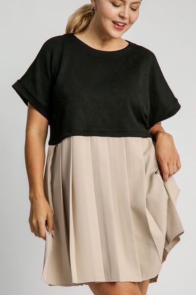 Features: Basic style, Ruched, Pocketed
Sheer: Opaque
Stretch: Slightly stretchy
Body: Not lined
Material composition: 82% polyester, 15% rayon, 3% spandex
Care instructions: Machine wash cold. Tumble dry low.
Product measurements:
S:Bust 35-36 in, Waist 27-28 in, HIP 35-37 in
M:Bust 37-38 in, Waist 29-30 in, HIP 38-39 in
L:Bust 39-40 in, Waist 31-32 in, HIP 40-41 in
XL:Bust 41-42 in, Waist 33-34 in, HIP 42-43 in
1XL:Bust 43-44 in, Waist 35-36 in, HIP 44-45 in