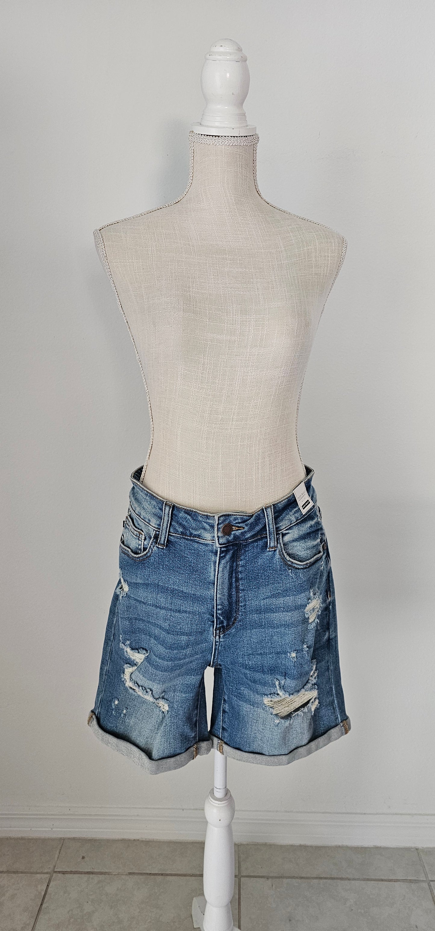 These high waist, mid- length, distressed shorts feature, cuffed leg, distressed look on front of shorts and the back pockets. These shorts are very stretchy for comfort. A great staple piece for your wardrobe. Go in style girl! You've go this!! Sizes small through x-large.