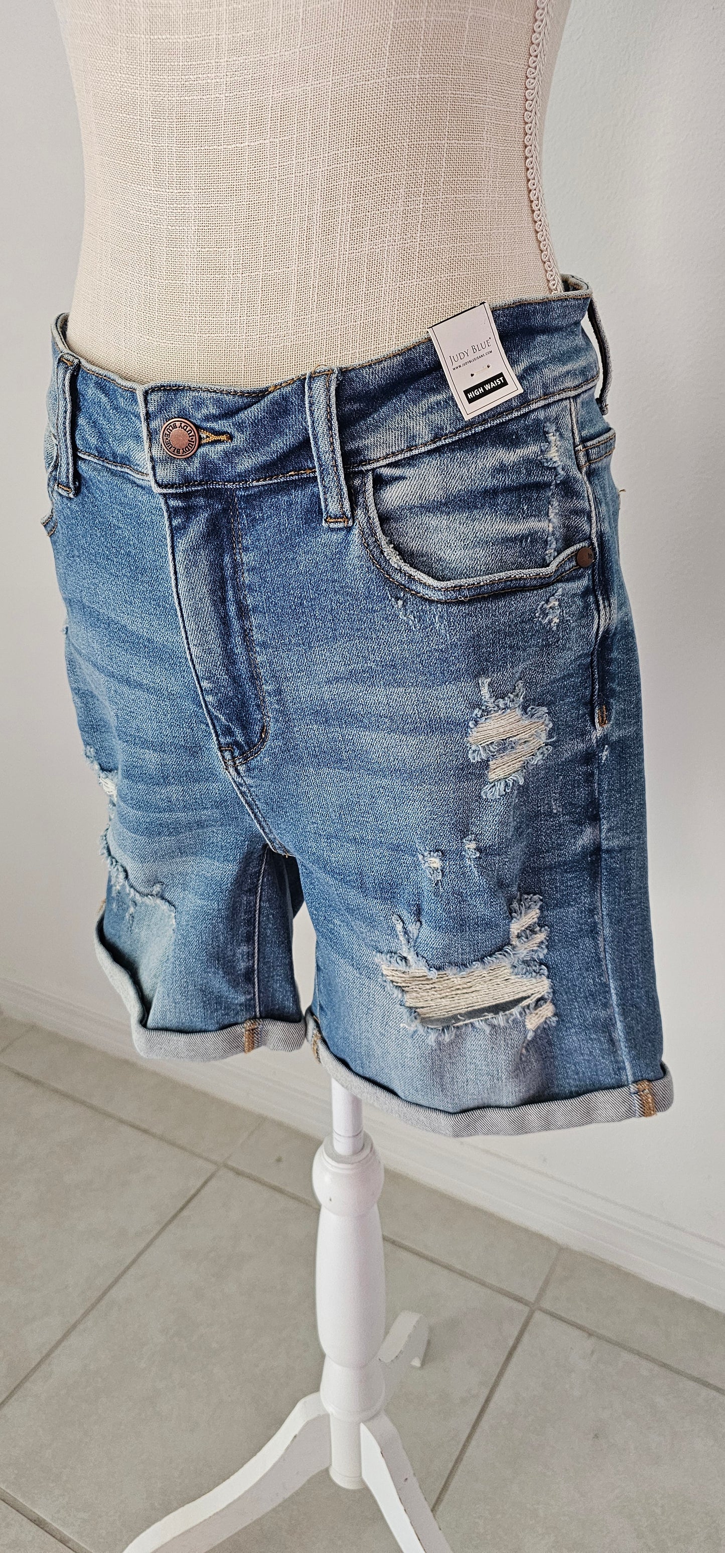 These high waist, mid- length, distressed shorts feature, cuffed leg, distressed look on front of shorts and the back pockets. These shorts are very stretchy for comfort. A great staple piece for your wardrobe. Go in style girl! You've go this!! Sizes small through x-large.