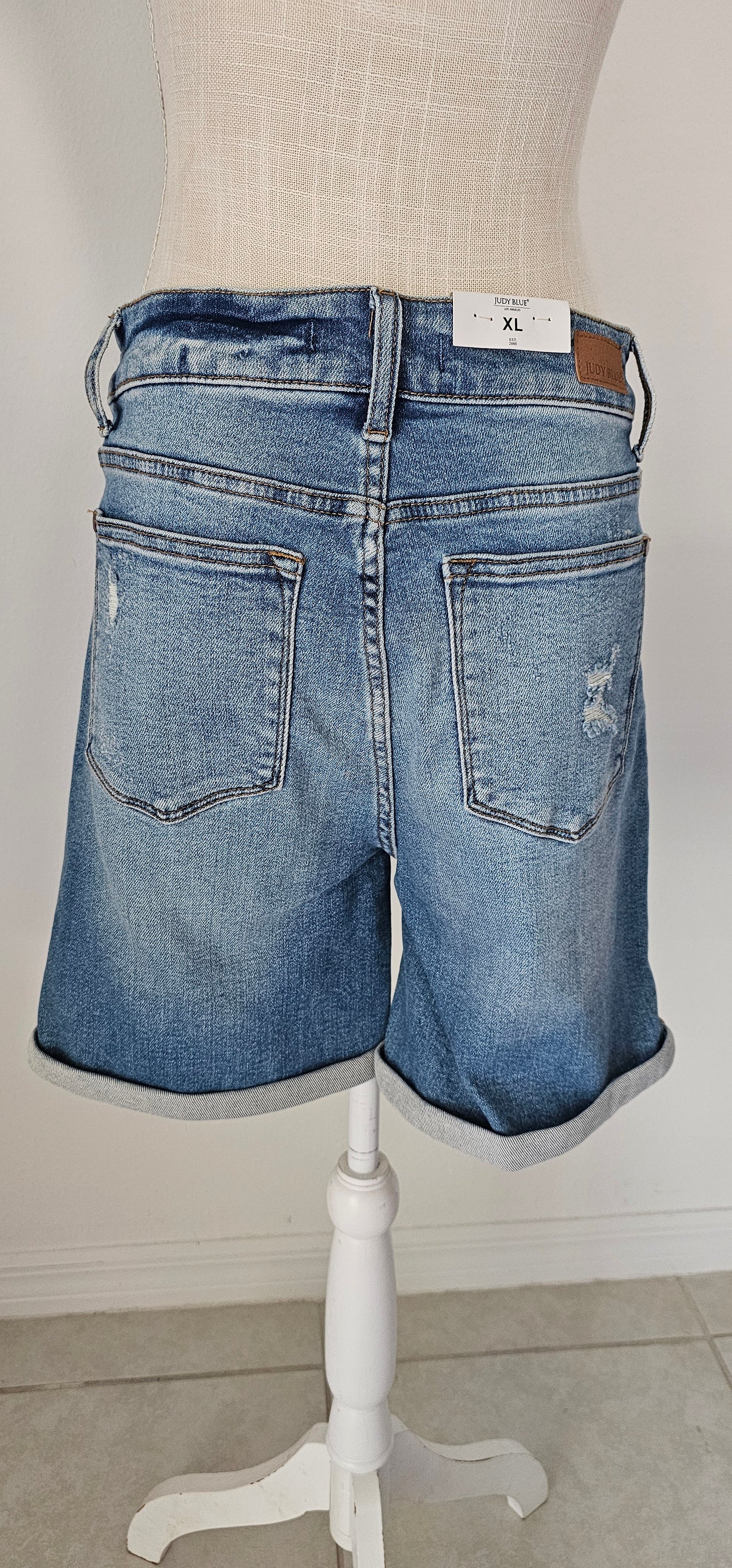 These high waist, mid- length, distressed shorts feature, cuffed leg, distressed look on front of shorts and the back pockets. These shorts are very stretchy for comfort. A great staple piece for your wardrobe. Go in style girl! You've go this!! Sizes small through x-large.
