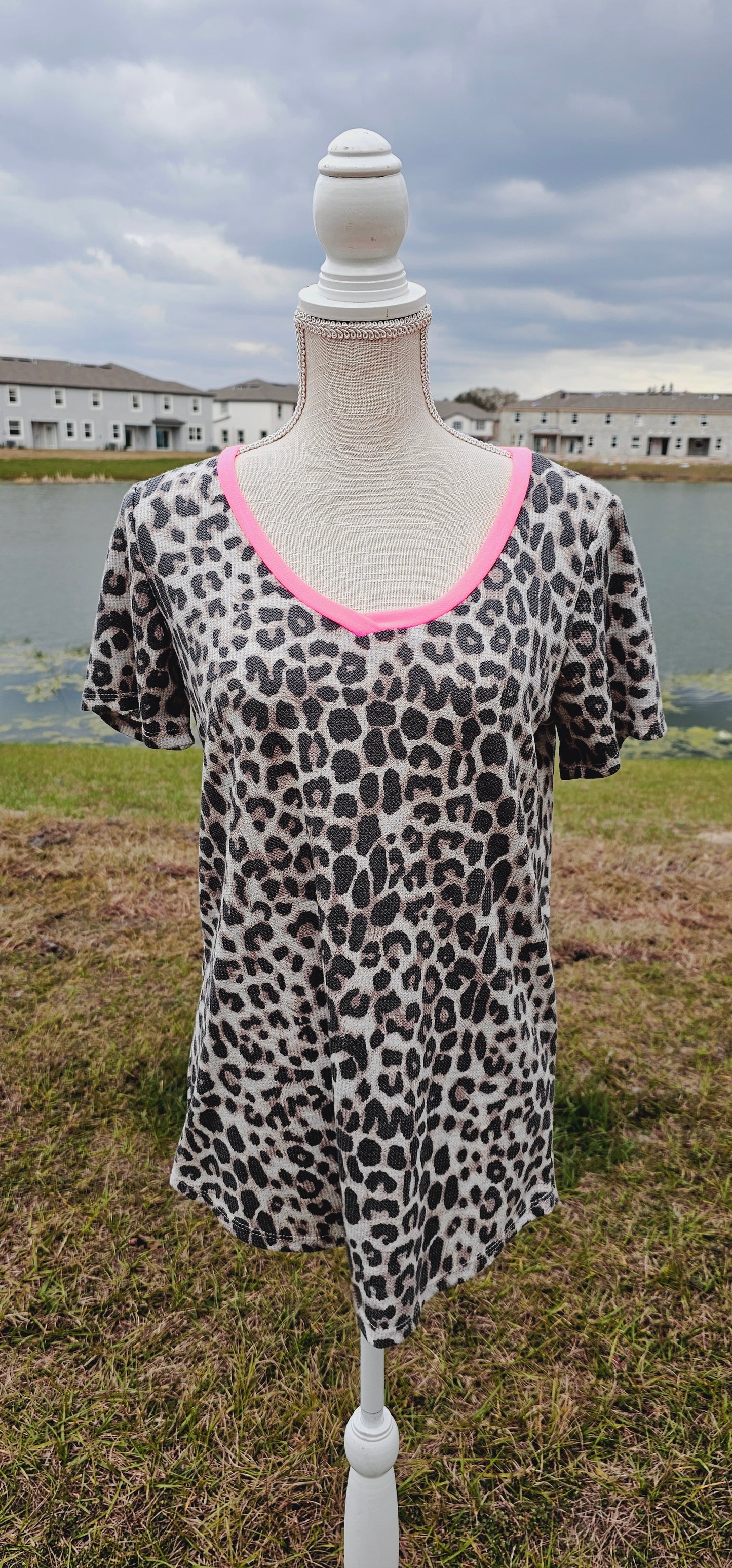 “Pixie Dust” is a comfy and casual t-shirt! This is a short sleeve shirt, featuring leopard print with a hot pink v-neck, waffle knit, and rounded hemline. Pair with your favorite pair of denim jeans, shorts, or skirt. Don’t be afraid to get creative! Sizes small through large.