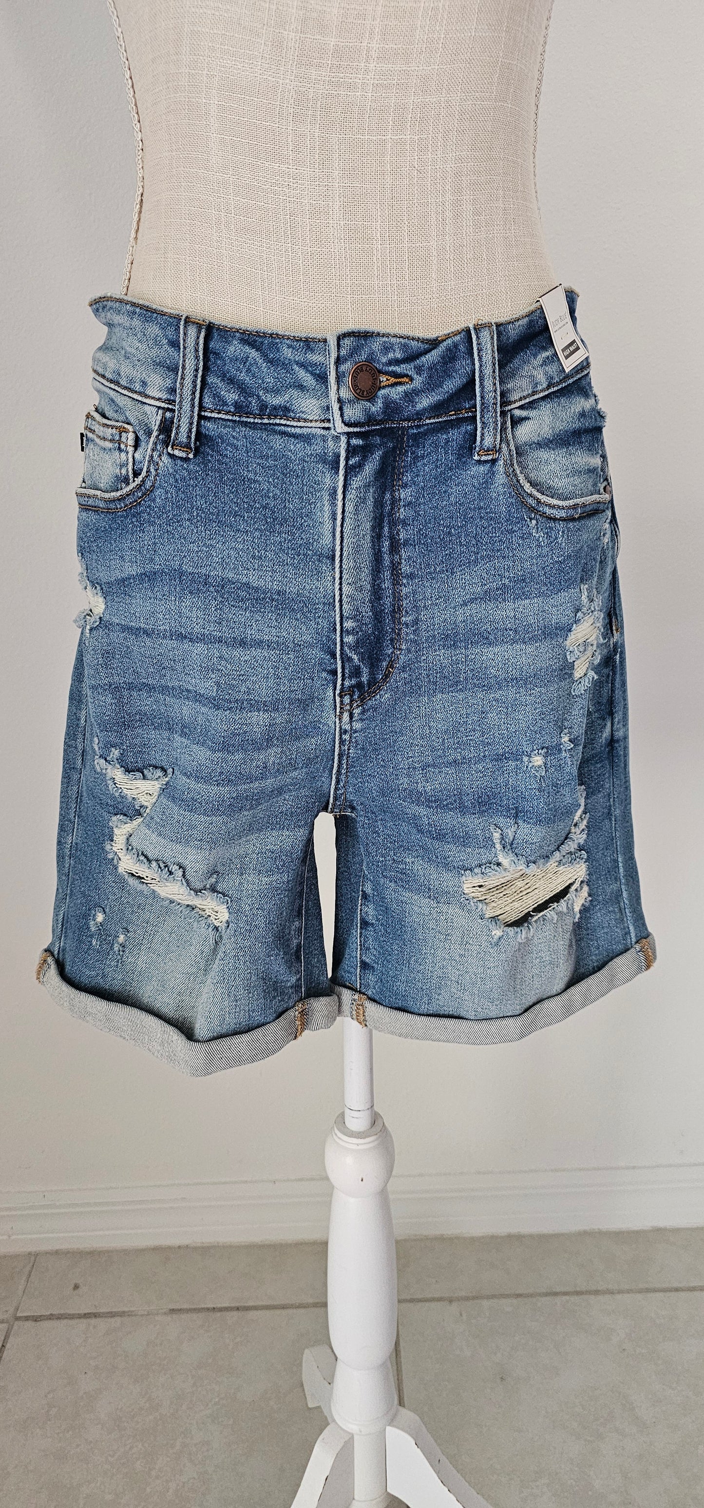 These high waist, mid- length, distressed shorts feature, cuffed leg, distressed look on front of shorts and the back pockets. These shorts are very stretchy for comfort. A great staple piece for your wardrobe. Go in style girl! You've go this!! Sizes small through x-large.