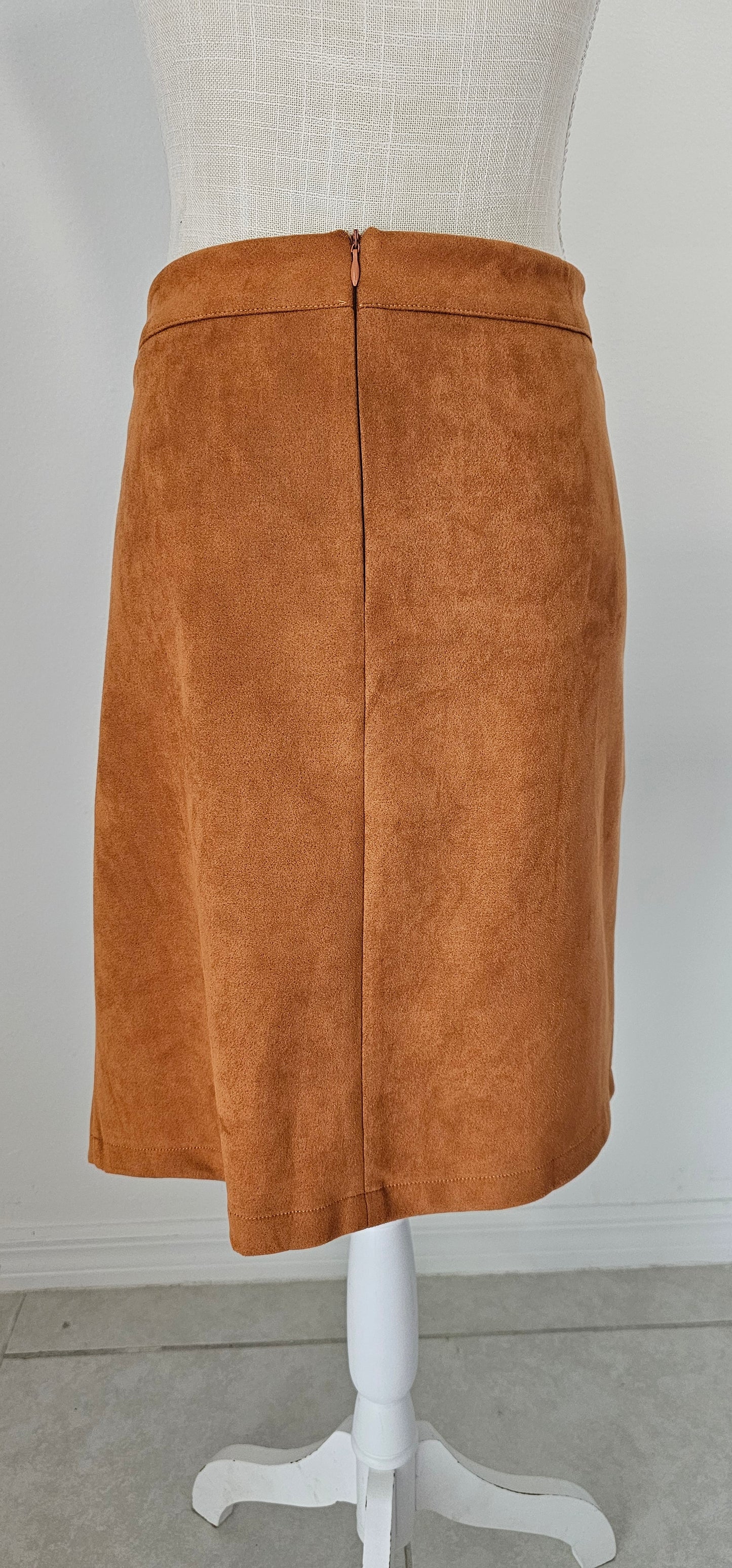 This wrap skirt features fringe accents. Pair it with your favorite top and heels for an effortless look. Size x-large.