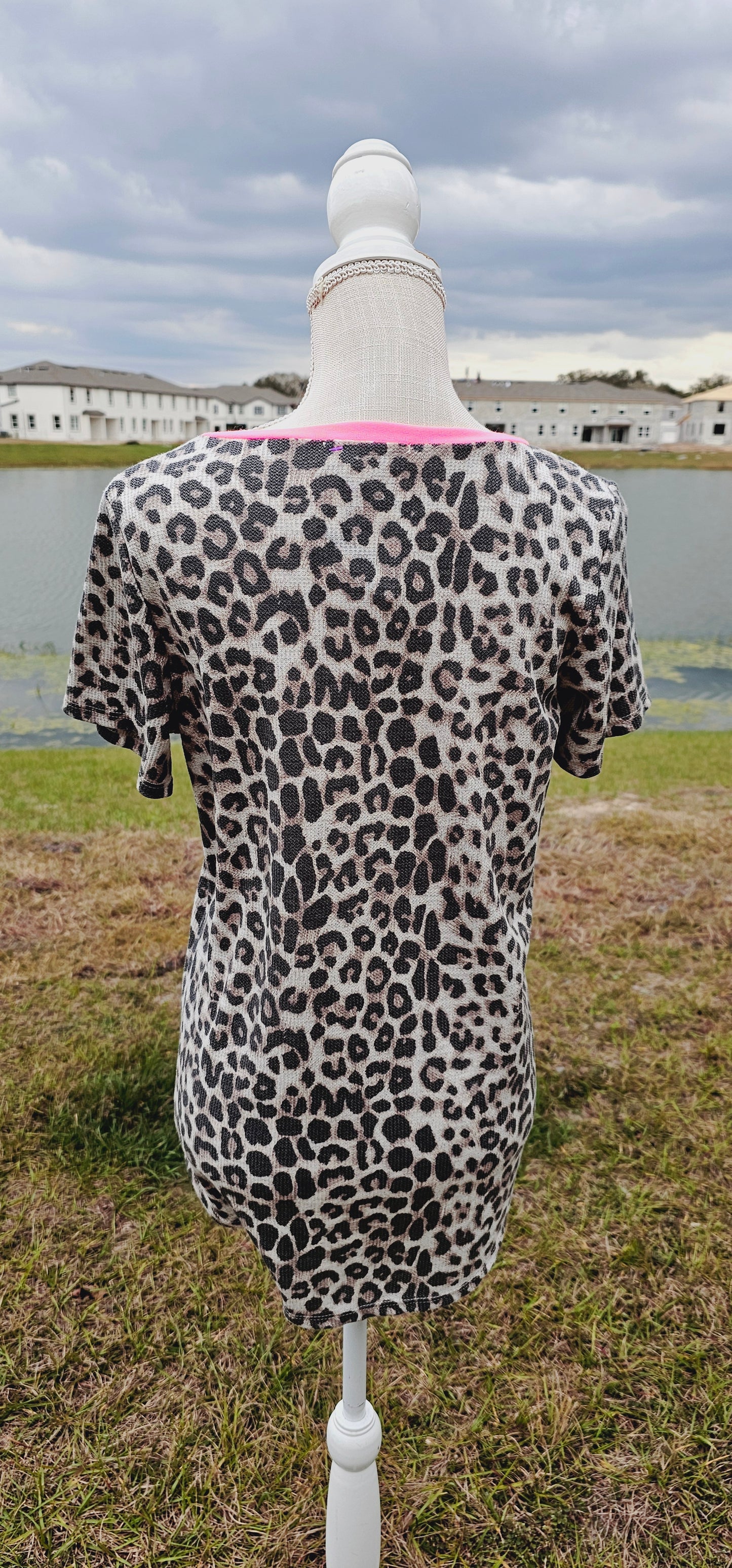 “Pixie Dust” is a comfy and casual t-shirt! This is a short sleeve shirt, featuring leopard print with a hot pink v-neck, waffle knit, and rounded hemline. Pair with your favorite pair of denim jeans, shorts, or skirt. Don’t be afraid to get creative! Sizes small through large.