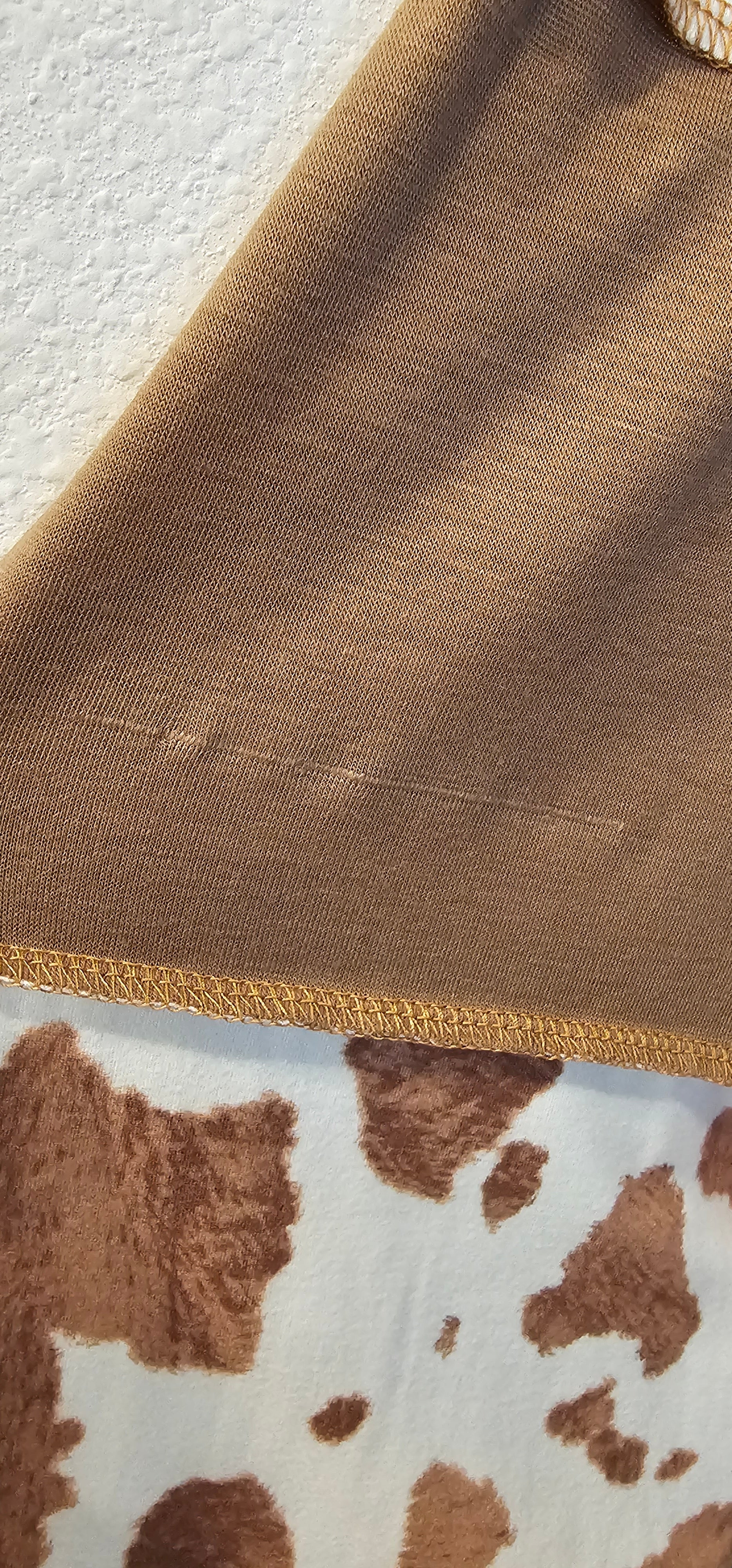 Small defect on right sleeve - Size medium