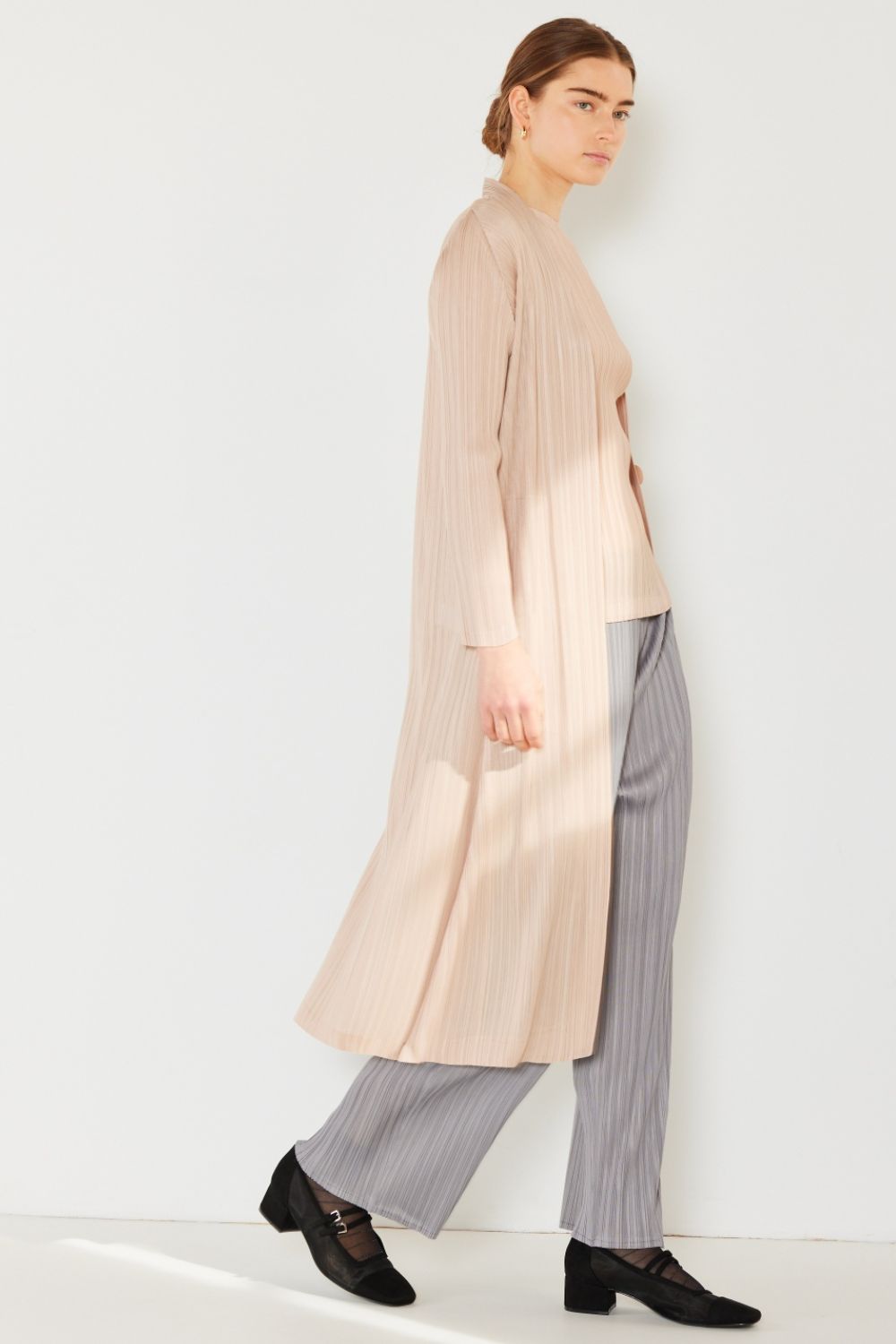 The Pleated Long Sleeve Cardigan is a versatile and chic layering piece for your wardrobe. With its pleated detailing and long sleeves, this cardigan offers a stylish and sophisticated look. The pleats add texture and visual interest to the classic cardigan design.