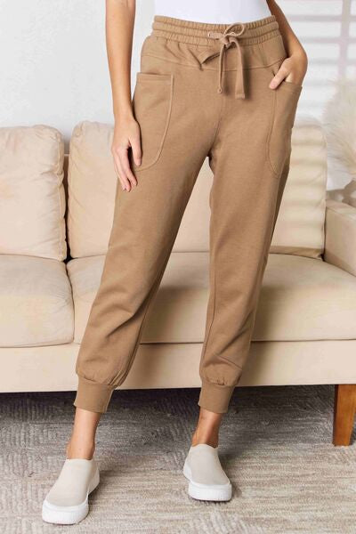 These joggers offer a relaxed fit with a flattering high-rise waistline, ensuring both comfort and a chic silhouette. The side pockets add functionality, perfect for keeping your essentials close at hand while on the go. S - XL
