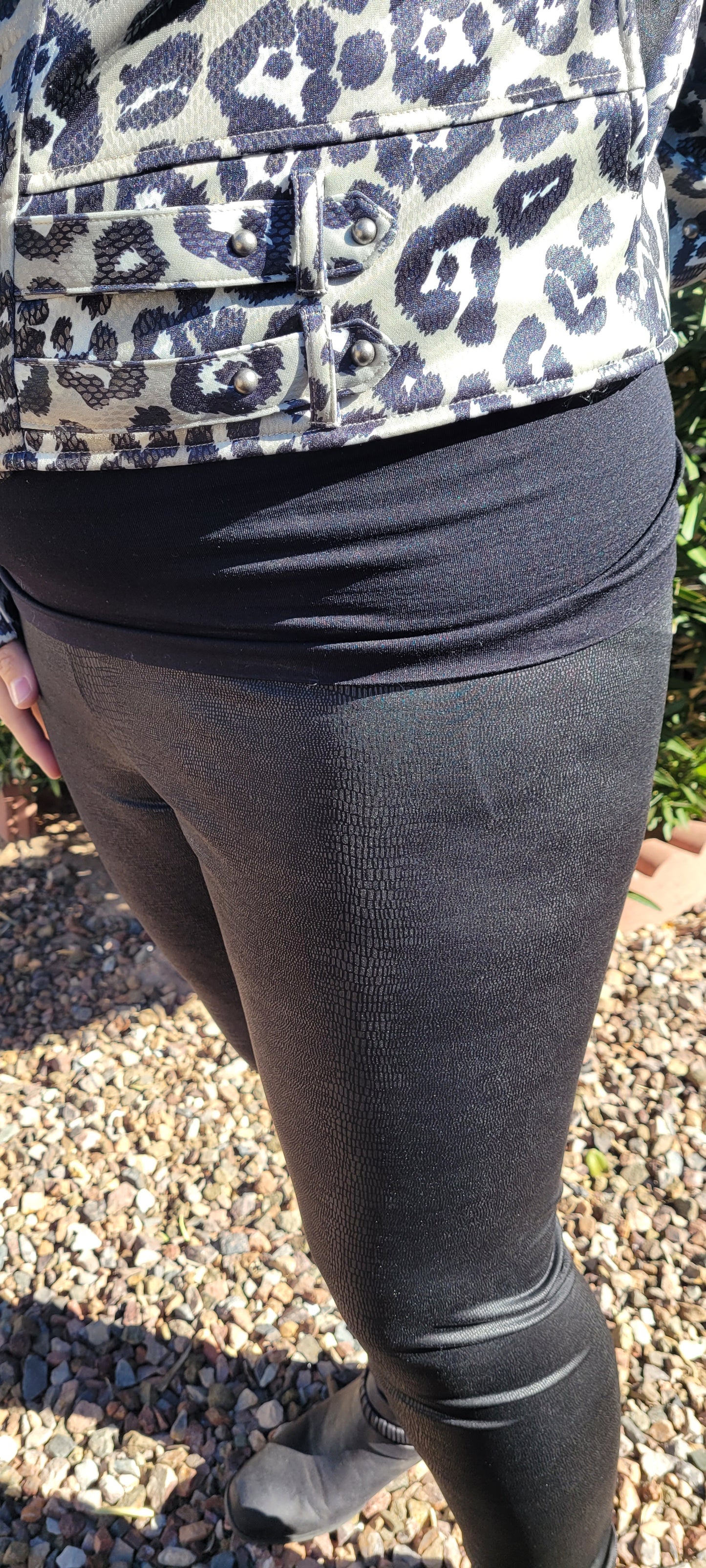 These leggings are comfortable, light weight, soft, with a shiny snake skin print. Choose to do your daily workout, lounge around, or wear for the day to have that comfortable feeling. You choose how you would like to express yourself! Sizes medium through x-large.