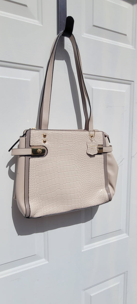<ul> <li><span data-mce-fragment="1">Take your style to the next level with the "Dreaming Of Paris"&nbsp; Purse. This chic bag features sleek bone color, zipper pockets to keep your belongings secure, and shoulder straps.</span></li> <li><span data-mce-fragment="1">Plus, the snake print embossing adds a fashionable edge! Paris dreams do come true!</span></li> <li>Genuine leather</li> </ul>