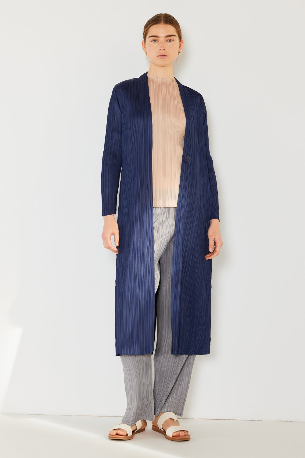 The Pleated Long Sleeve Cardigan is a versatile and chic layering piece for your wardrobe. With its pleated detailing and long sleeves, this cardigan offers a stylish and sophisticated look. The pleats add texture and visual interest to the classic cardigan design.
