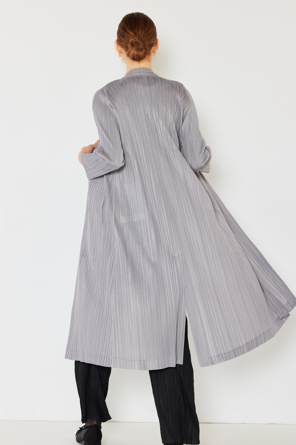 The Pleated Long Sleeve Cardigan is a versatile and chic layering piece for your wardrobe. With its pleated detailing and long sleeves, this cardigan offers a stylish and sophisticated look. The pleats add texture and visual interest to the classic cardigan design.